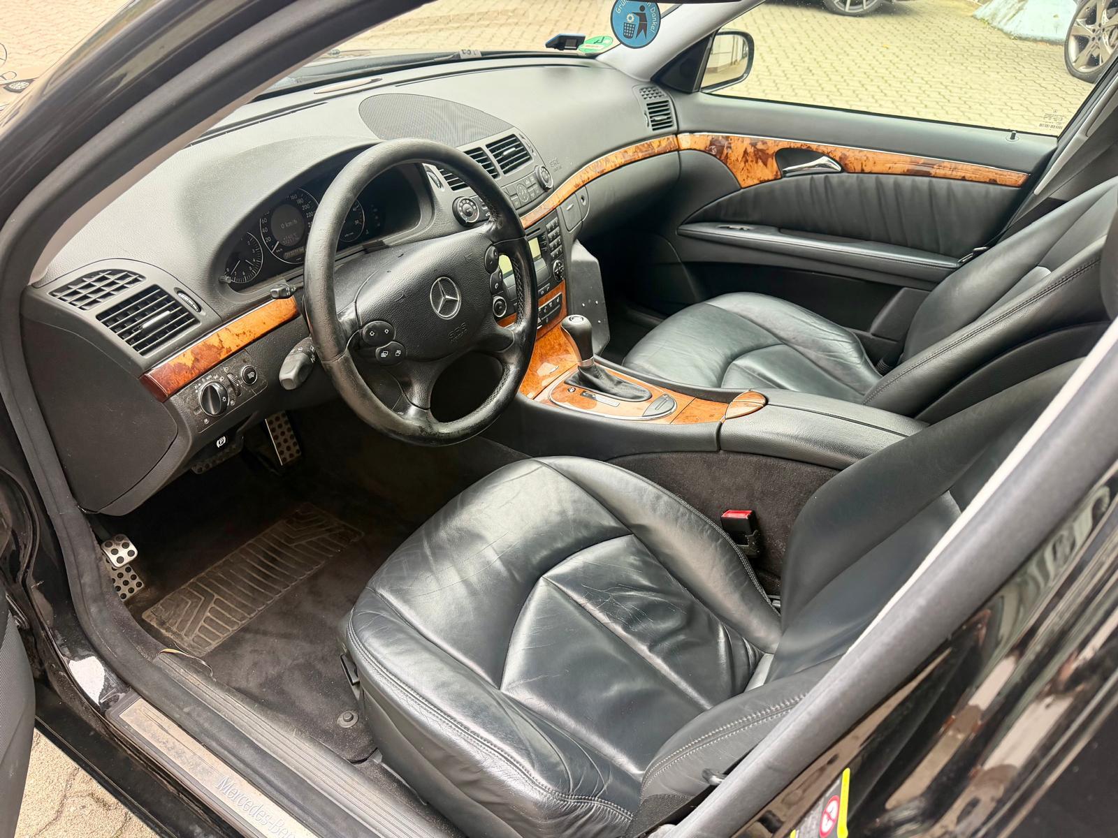 Mercedes-Benz E320 2005 — photo 10