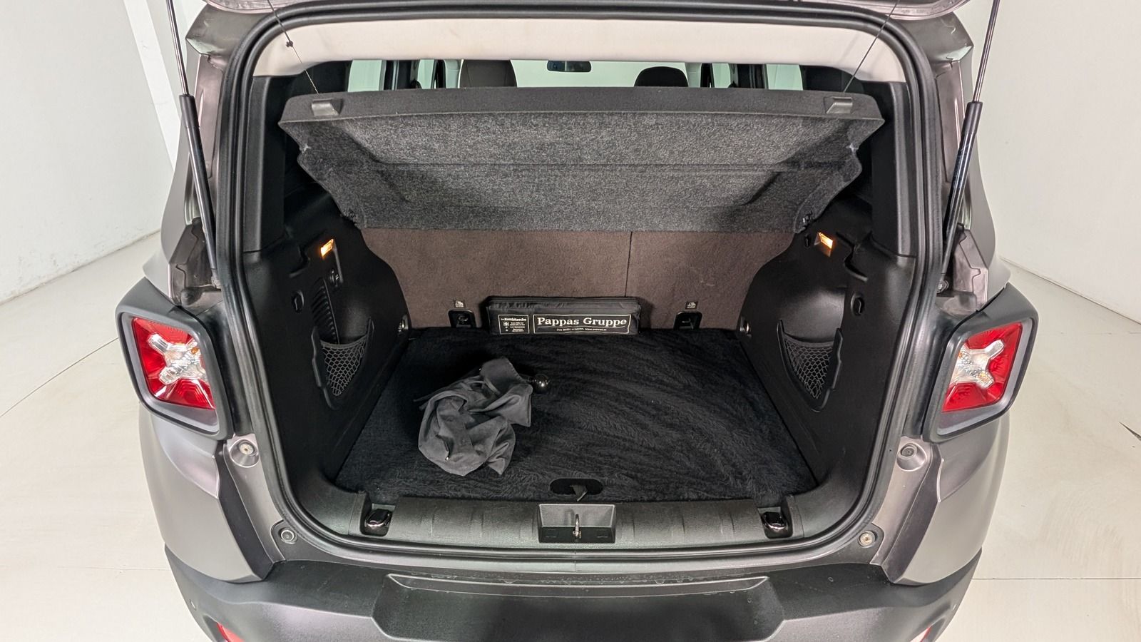 Fahrzeugabbildung Jeep Renegade 2.0 MultiJet II 140 AWD * AHK Night Eag