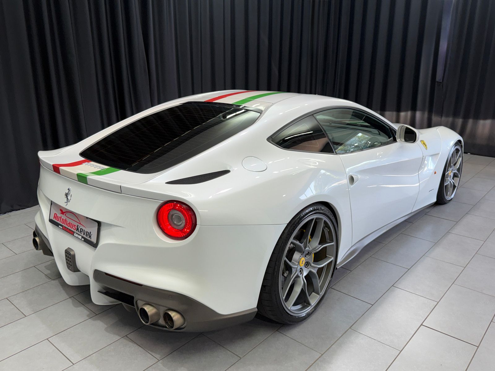 Fahrzeugabbildung Ferrari F12 Berlinetta|RACING-SEATS|NOVITEC-UMBAU|LIFT