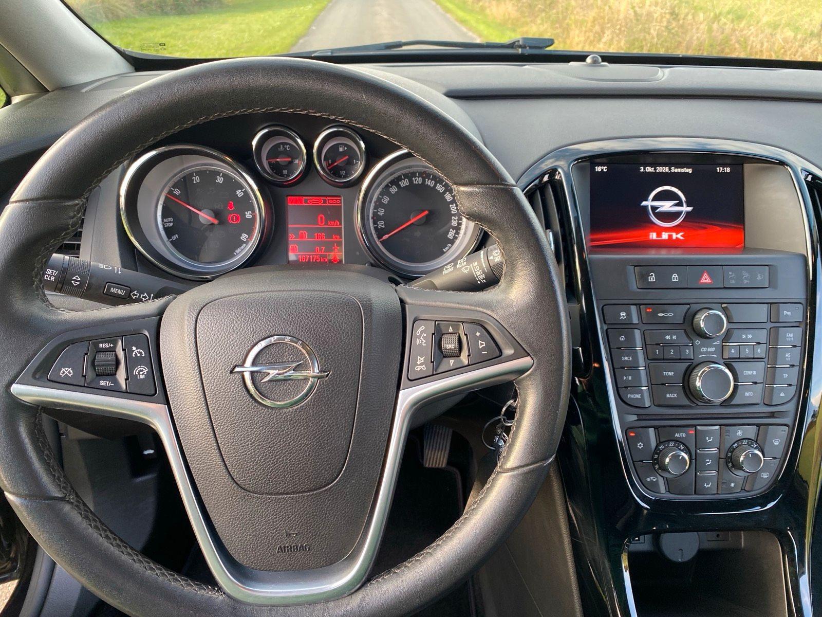 Opel Astra 2015 — interior