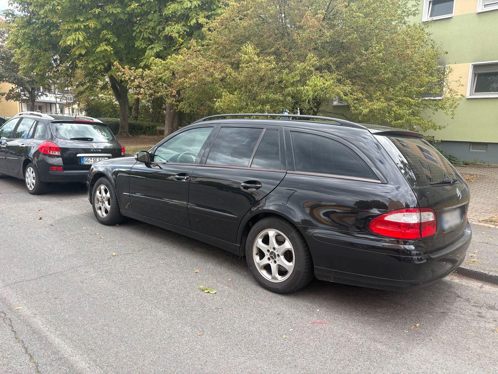 Mercedes-Benz E220 2006 — rear view
