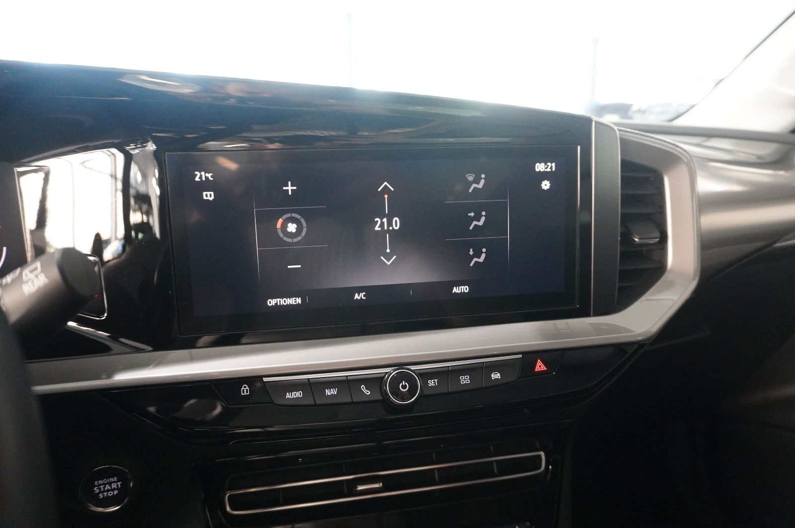 Fahrzeugabbildung Opel Mokka 1.2T ELEGANCE NAVI/LED/KAMERA/SH/SPORT/DAB