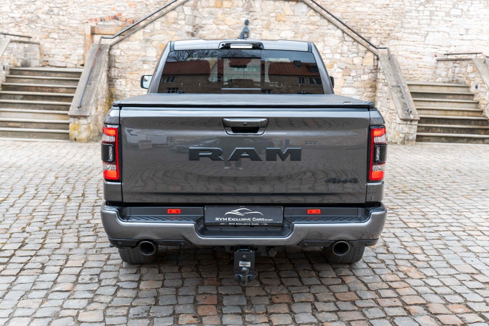 Fahrzeugabbildung Dodge RAM 5,7L Laramie CC 4X4 360° LED CARPLAY LPG AHK