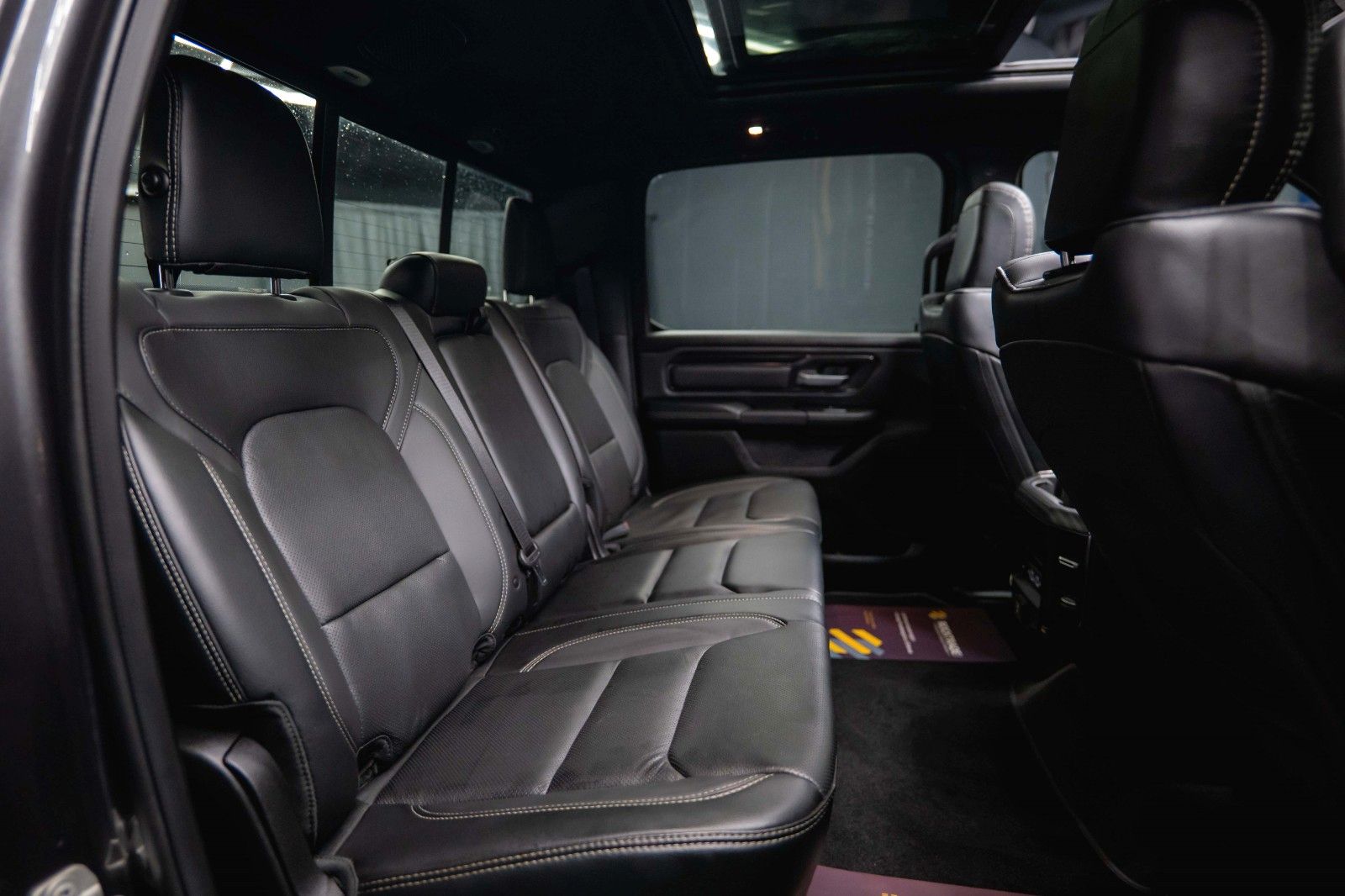 Fahrzeugabbildung Dodge RAM 5.7 V8 HEMI 4x4 Sport Night *Pano*22 Zoll*