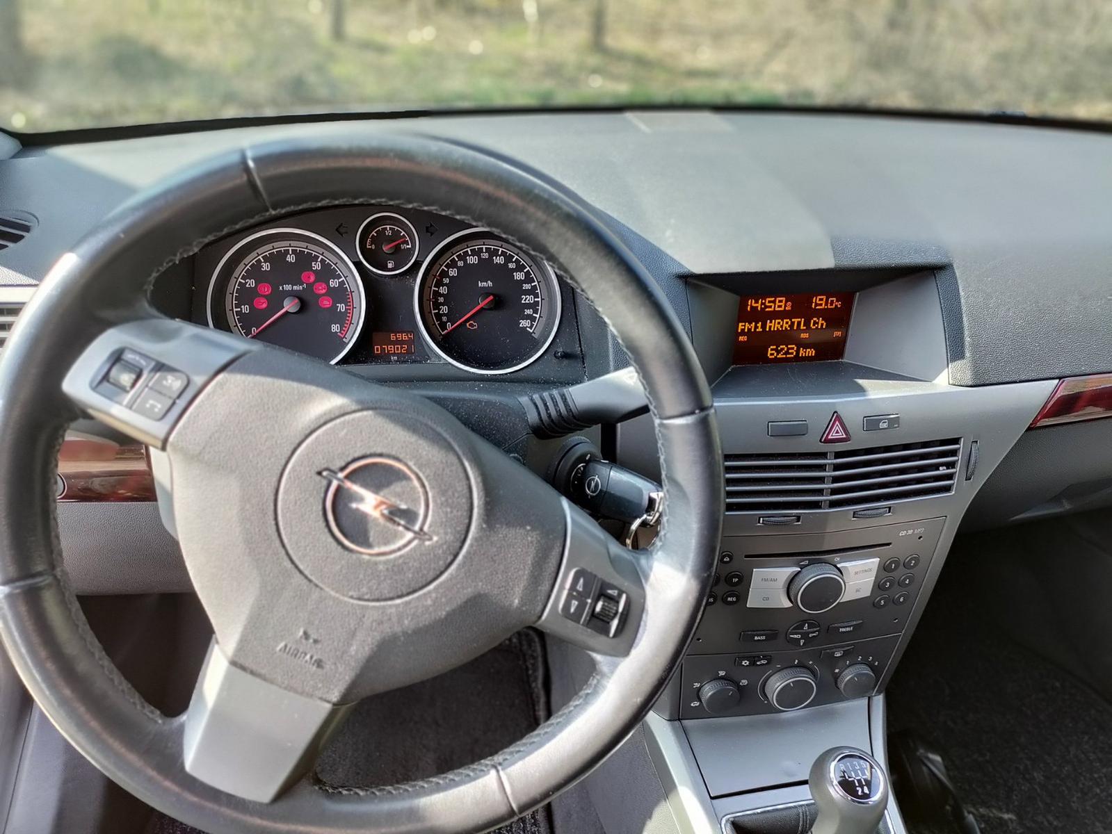 Opel Astra 2004 — photo 6