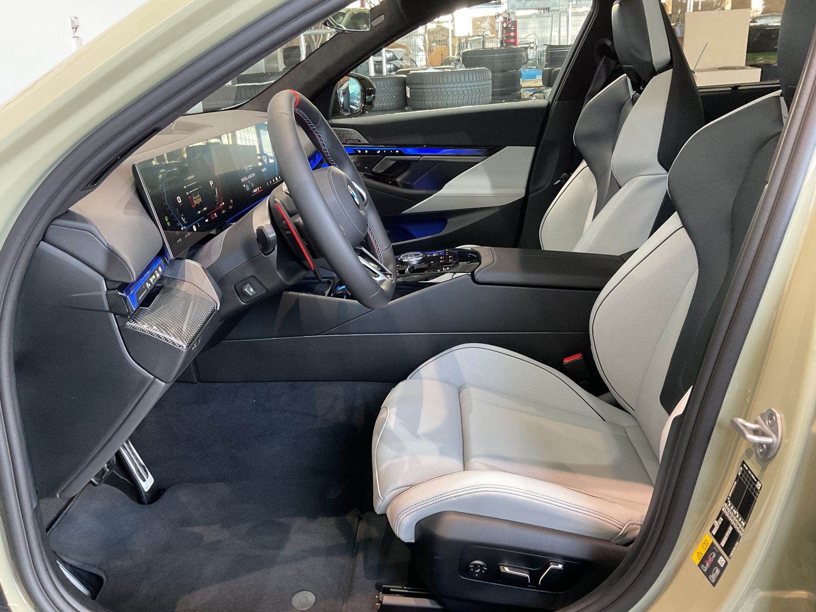 Fahrzeugeinzelansicht 11 Fahrzeugabbildung BMW M5 Touring 0,5% Versteuerung! Individuallack°Sit