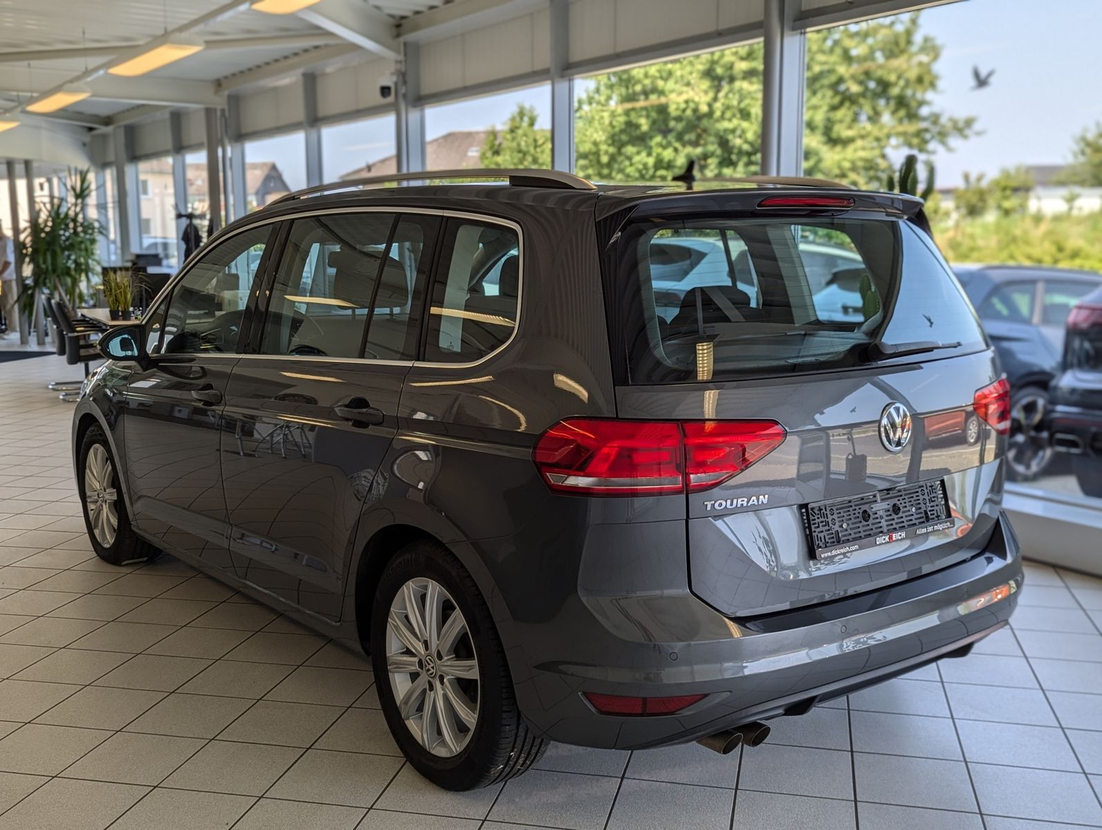 VW Touran 2.0 TDI DSG Highline Kamera AHK Sport LED - Image 5