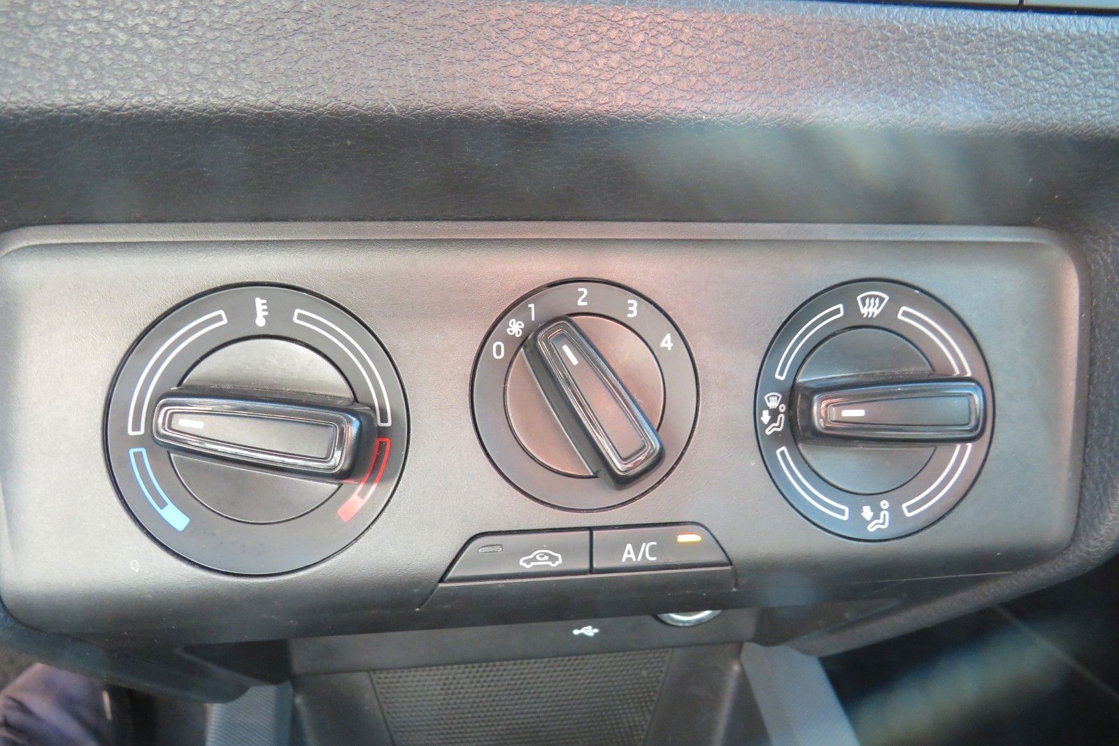 Fahrzeugabbildung SKODA Fabia Active KLIMA ALU ZV 1.HAND