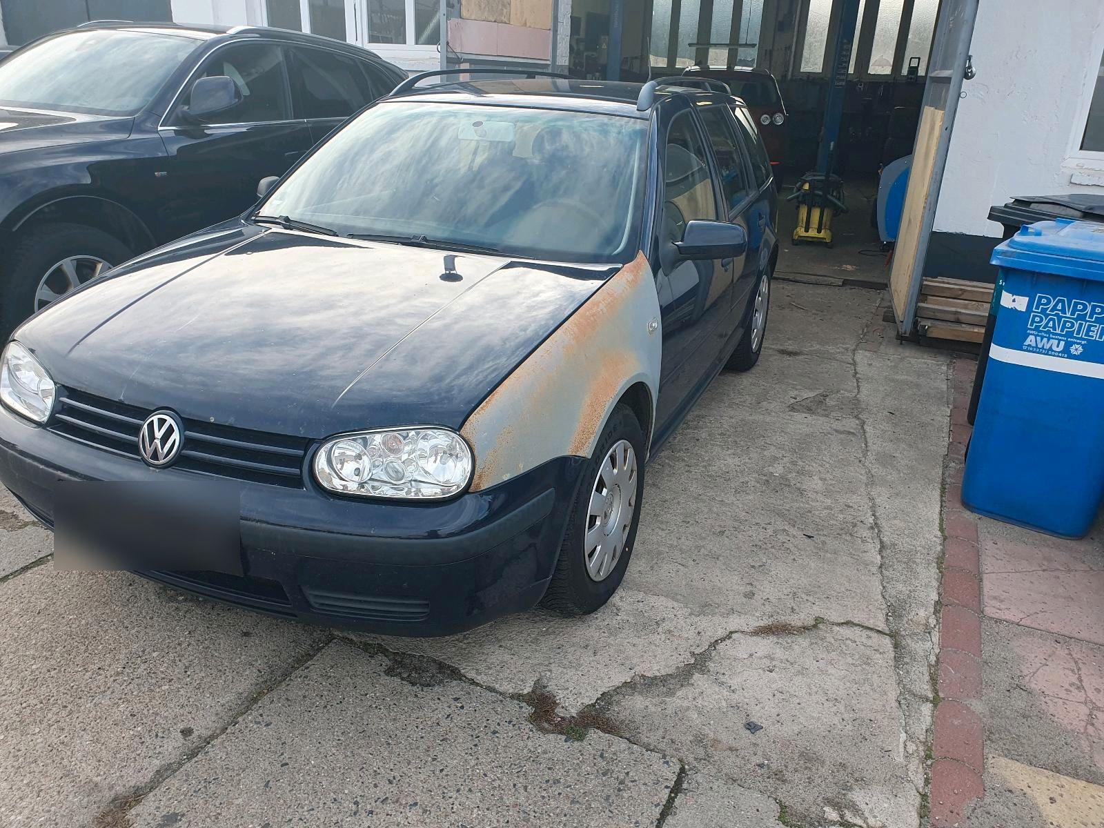 Volkswagen Golf 2005 — rear view
