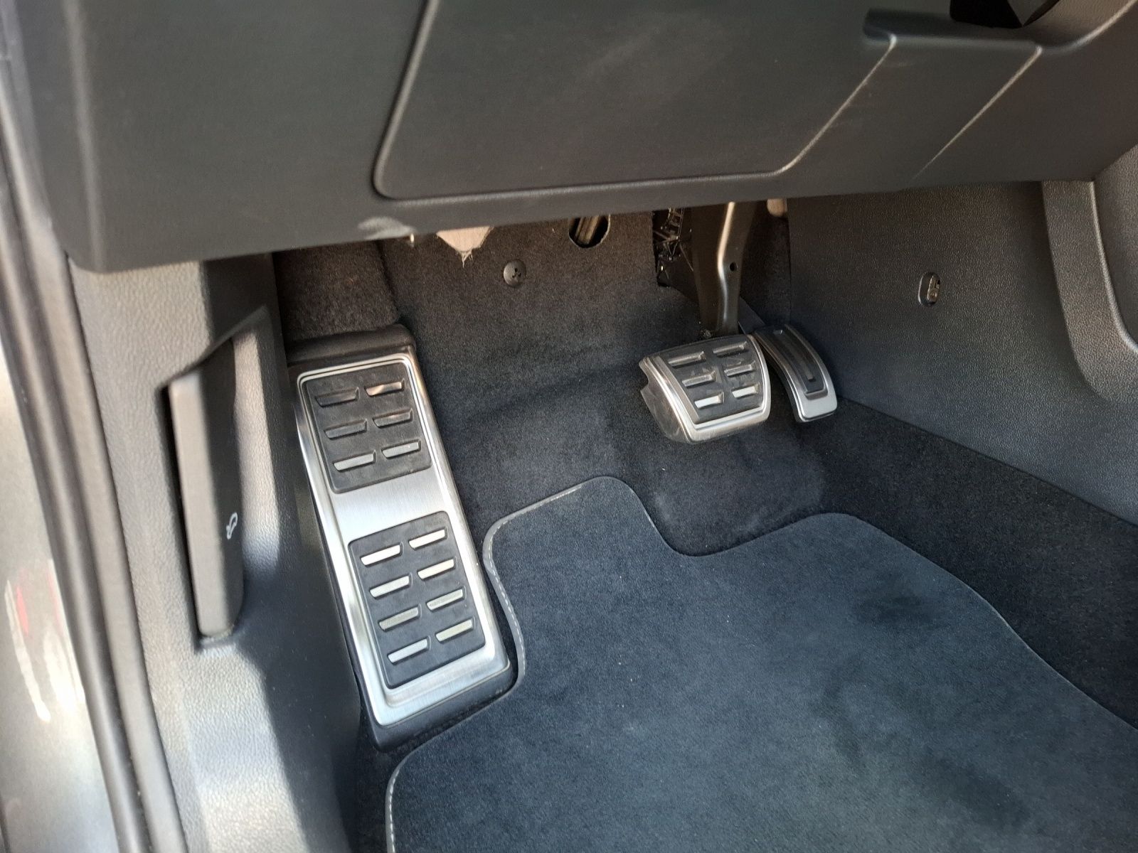 Fahrzeugabbildung Volkswagen T-Roc TSI R-Line DSG 4M Matrix Navi AID ACC Park