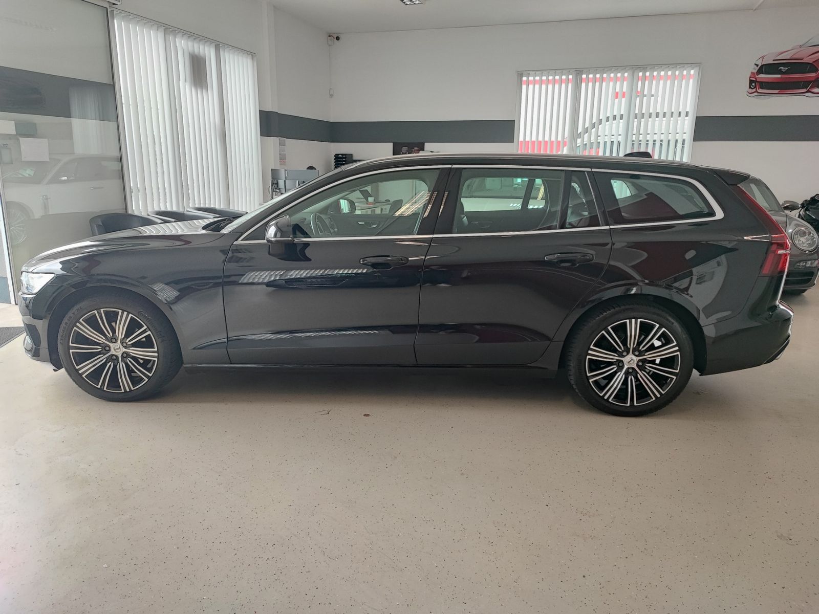 Fahrzeugabbildung Volvo V60 d 2.0 Inscription ACC/4xSHZ/LED/KAM/APP/StHz