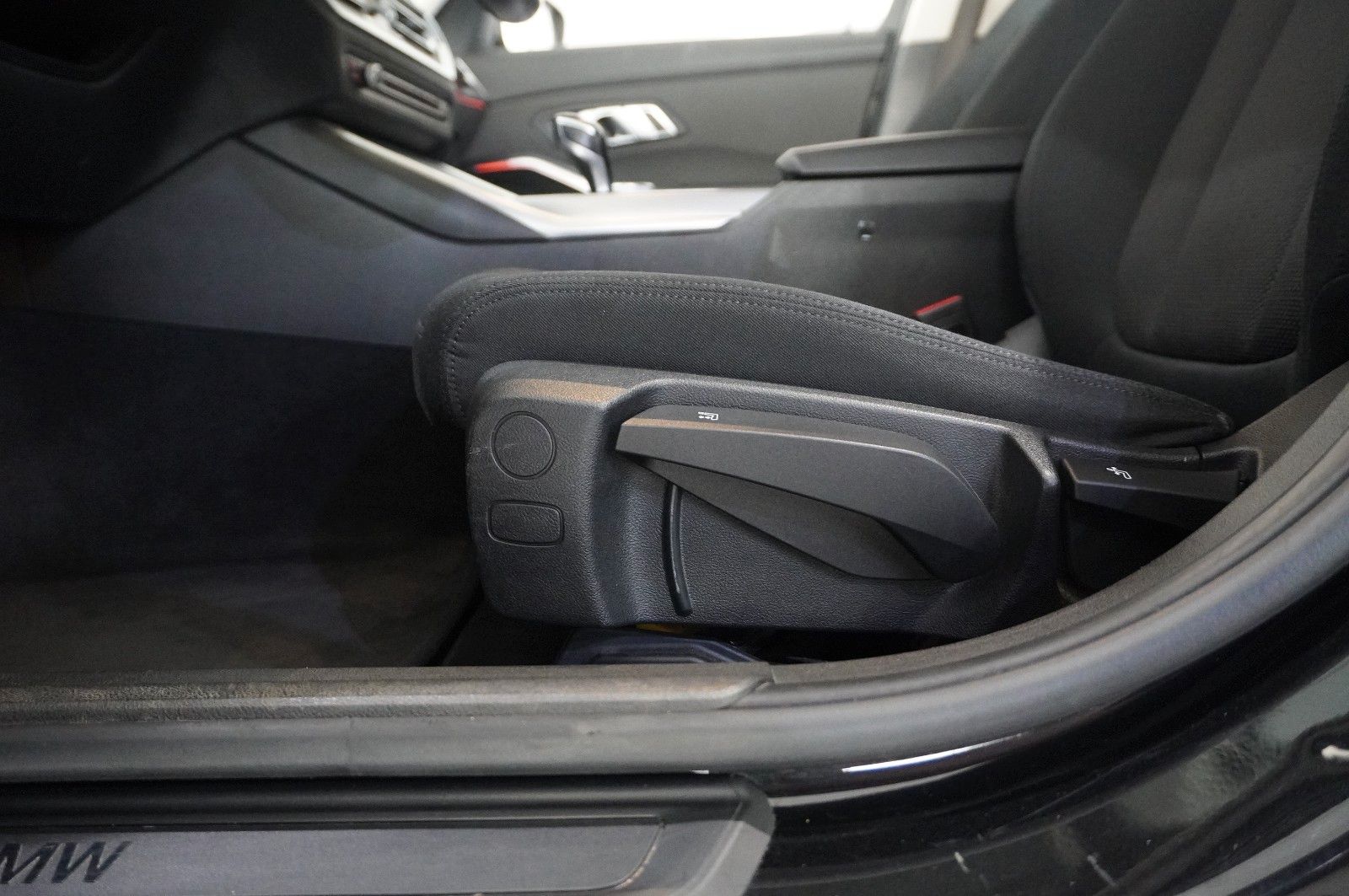Fahrzeugabbildung BMW 330D TOURING X-DRIVE NAVI/LED/KAMERA/VIRT./SPORT