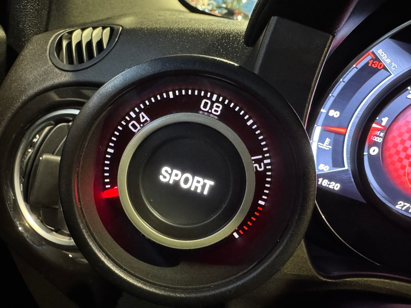 Fahrzeugabbildung Abarth 595C  Scorpioneoro Turismo - 2000 Stk weltweit!