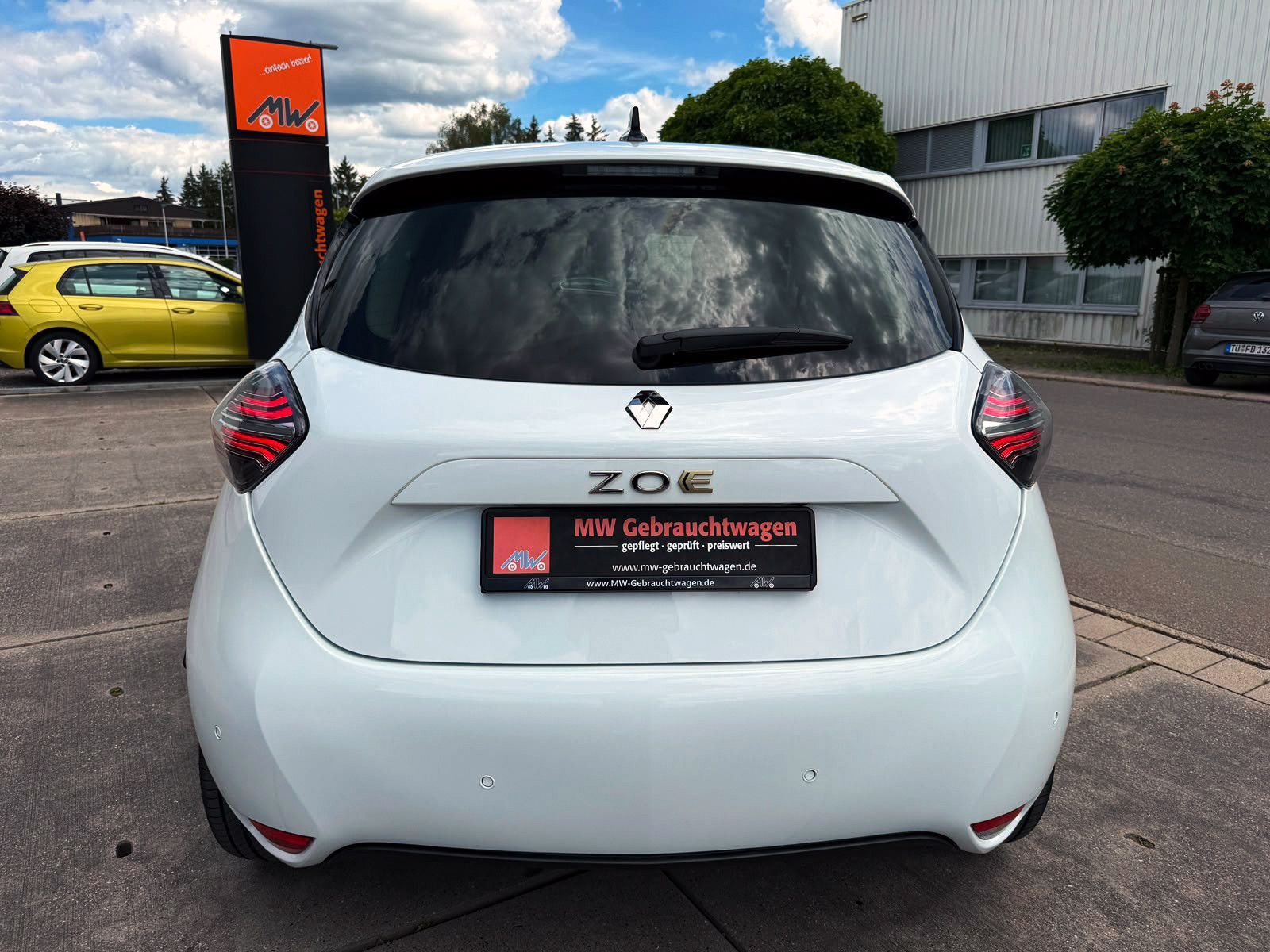 Fahrzeugabbildung Renault ZOE R135 Iconic 52kWh KAM NAV BOSE SHZ PDC LED