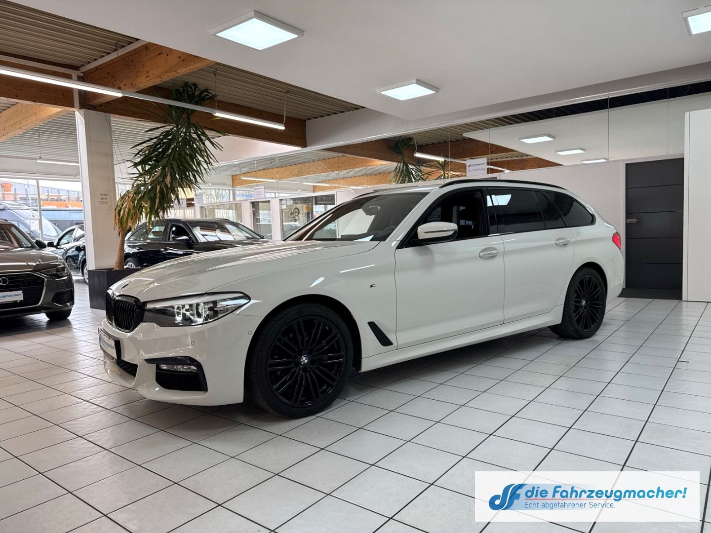 Fahrzeugabbildung BMW 520 d xDrive M Sport Touring Park-Assistent Spor