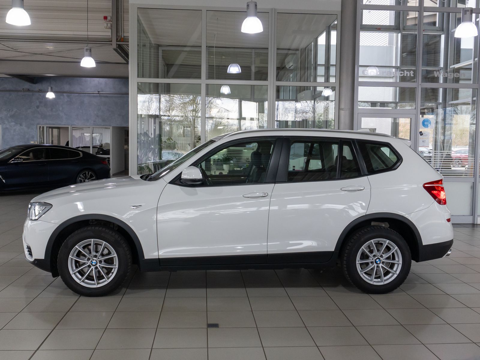 Fahrzeugabbildung BMW X3 xD30d Panorama HUD HiFi Xenon PDC Sport Leder
