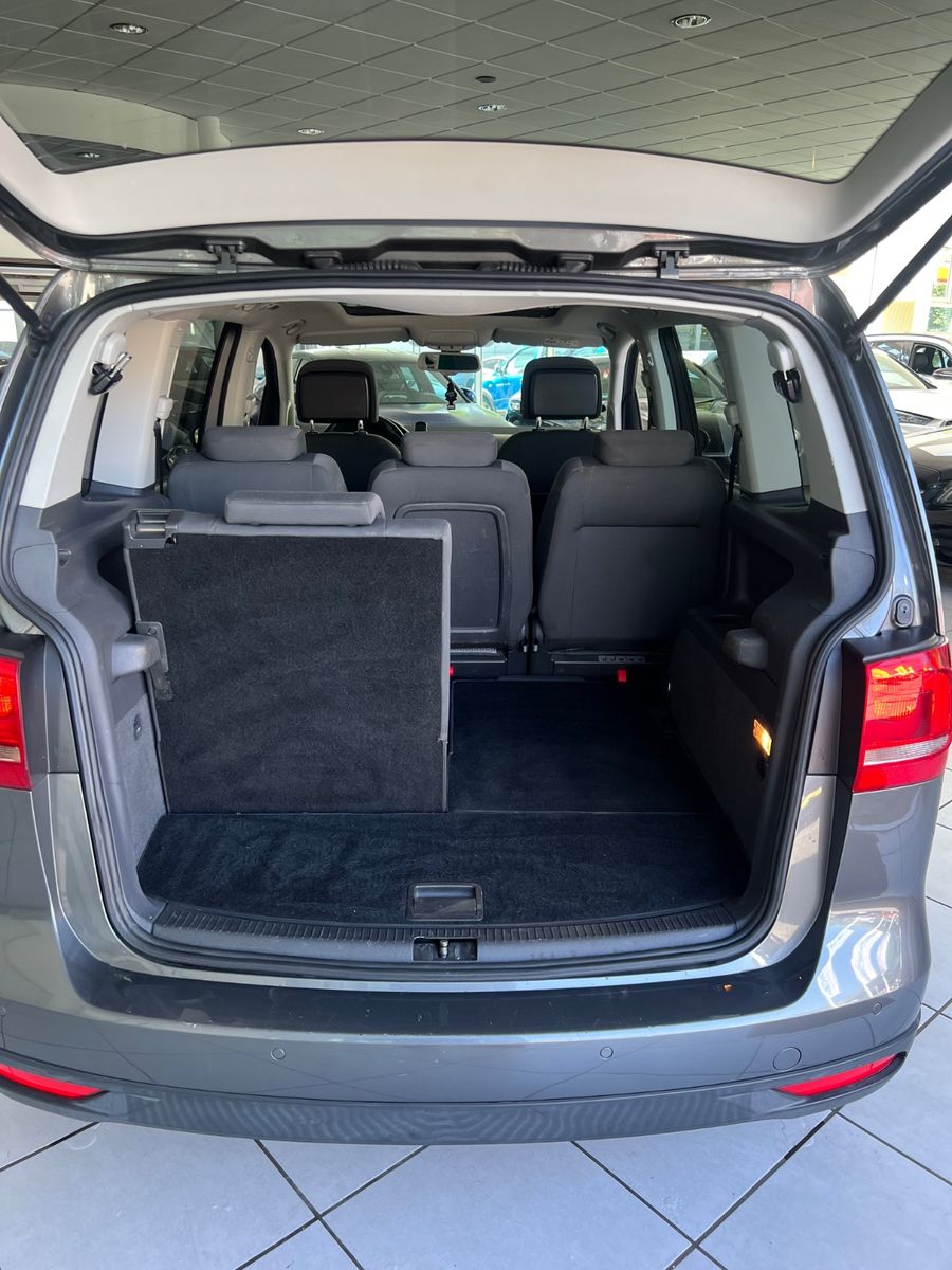 Fahrzeugabbildung Volkswagen Touran 1.4TSI CrossTouran * 7.Sitzer*PANO*KAMERA