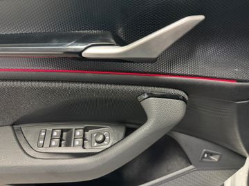 Fahrzeugverkauf 11 Skoda Kodiaq 1.5 TSI Selection AHK+Panodach+Matrix