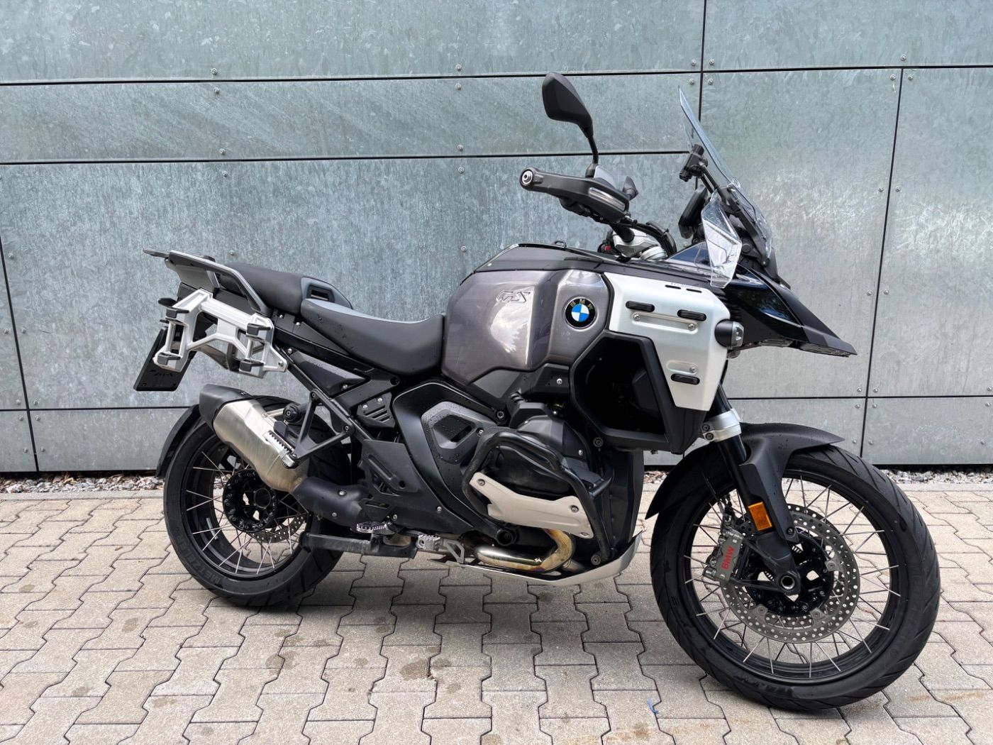 Fahrzeugabbildung BMW R 1300 GS Adventure Triple Black ASA 3 Pakete