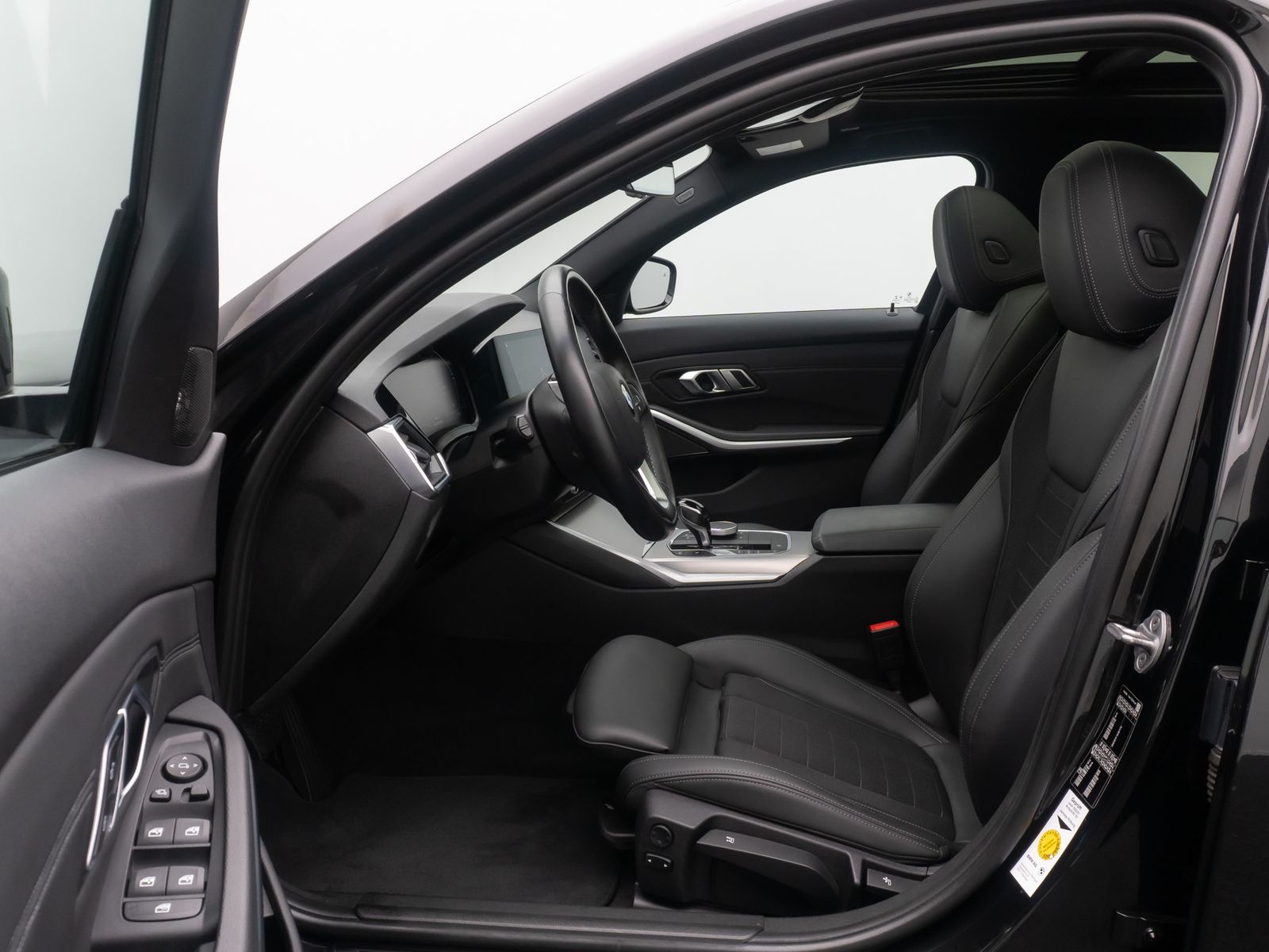 Fahrzeugabbildung BMW 320d ACC Alarm HUD DAB H/K Panoram Sportsitz 19"