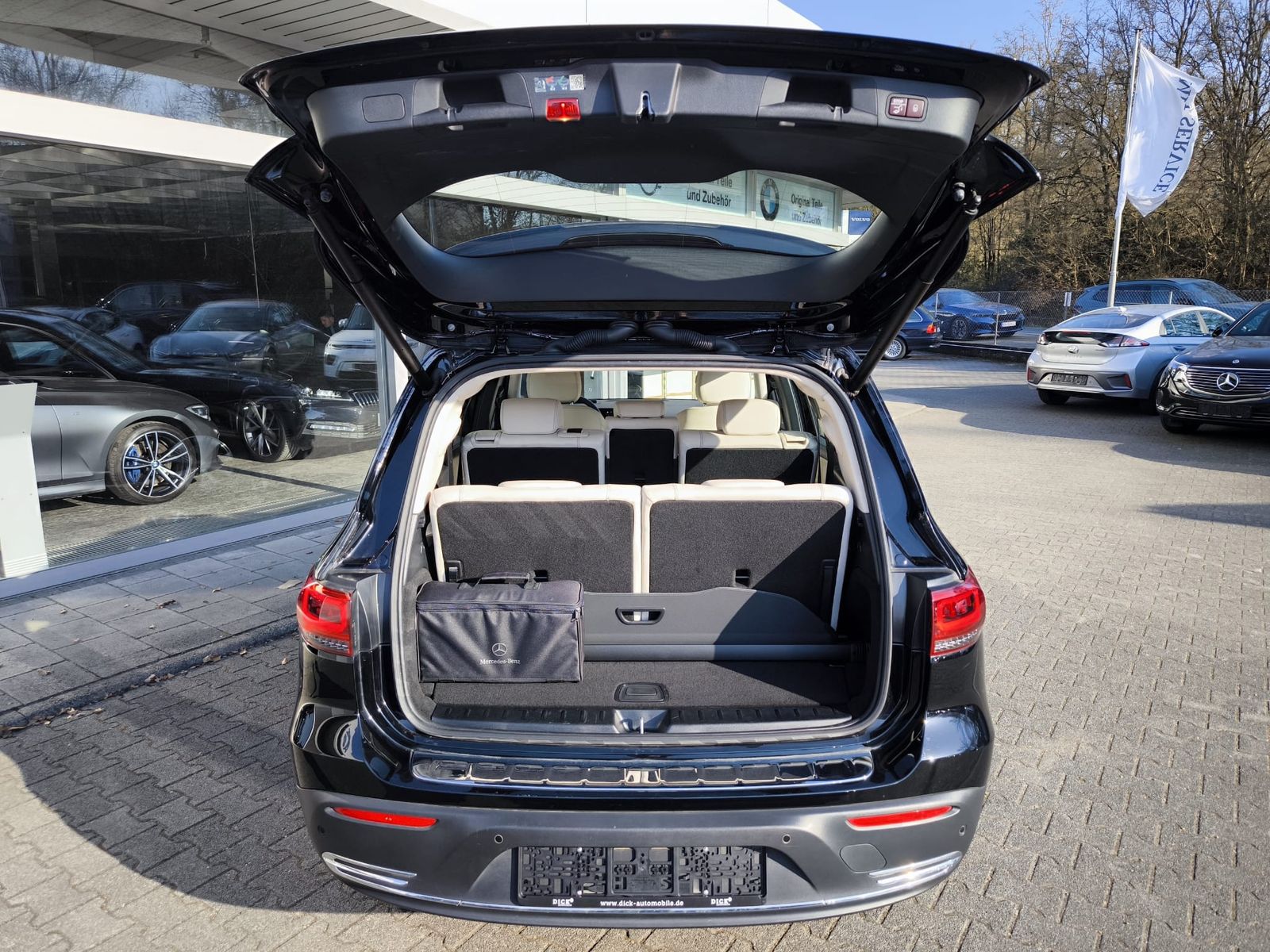 Fahrzeugabbildung Mercedes-Benz EQB EQB 250 Progres 7SI+WIDES+HEAD+LED+SHZ+KAM+