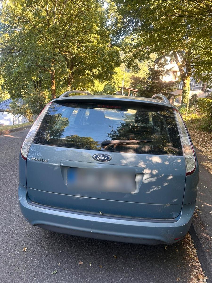 Ford Focus 2010 — photo 8
