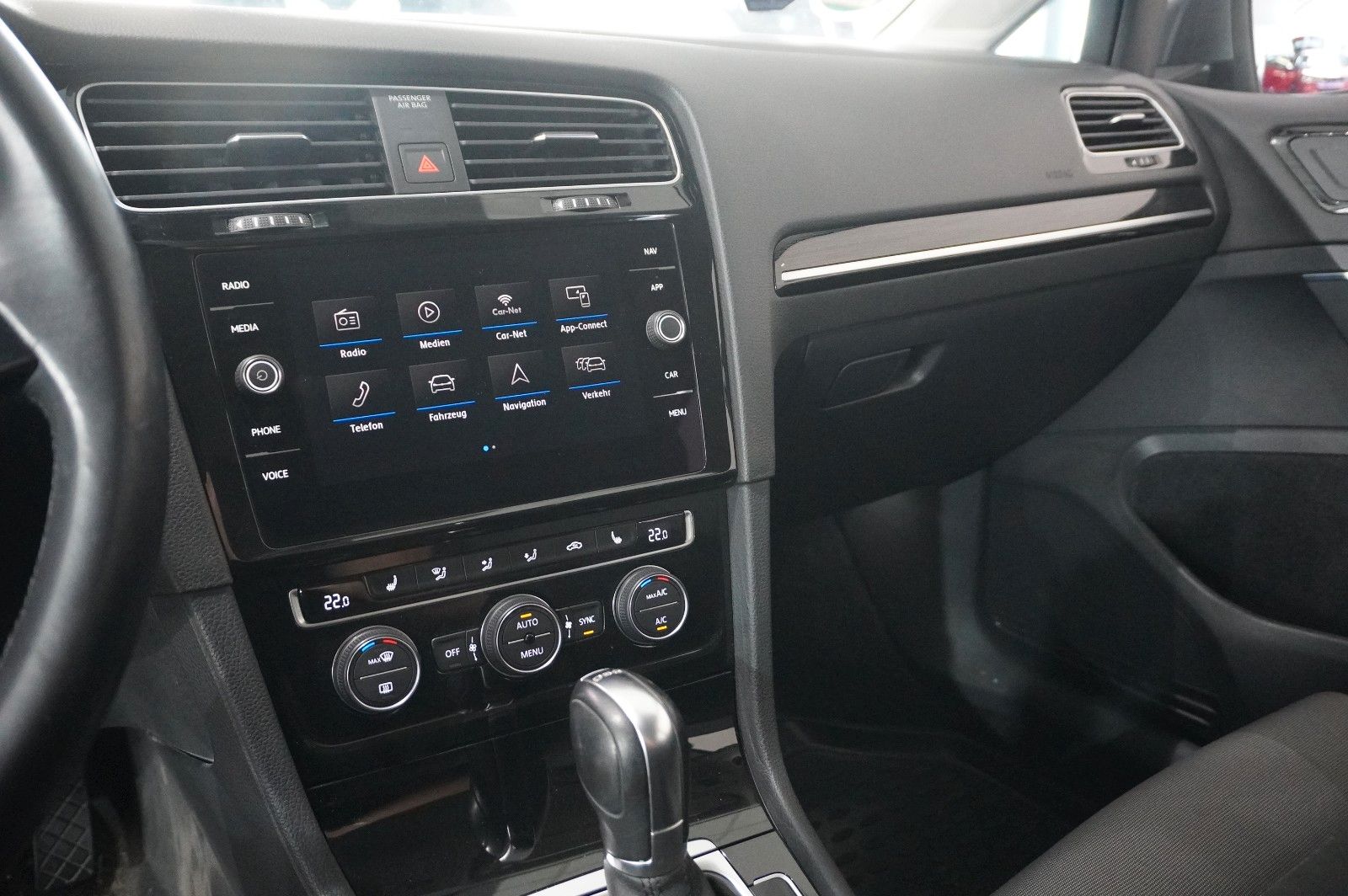 Fahrzeugabbildung Volkswagen Golf VII VARI. 1.5 TSI HIGHLINE NAVI/SPORT/AHK