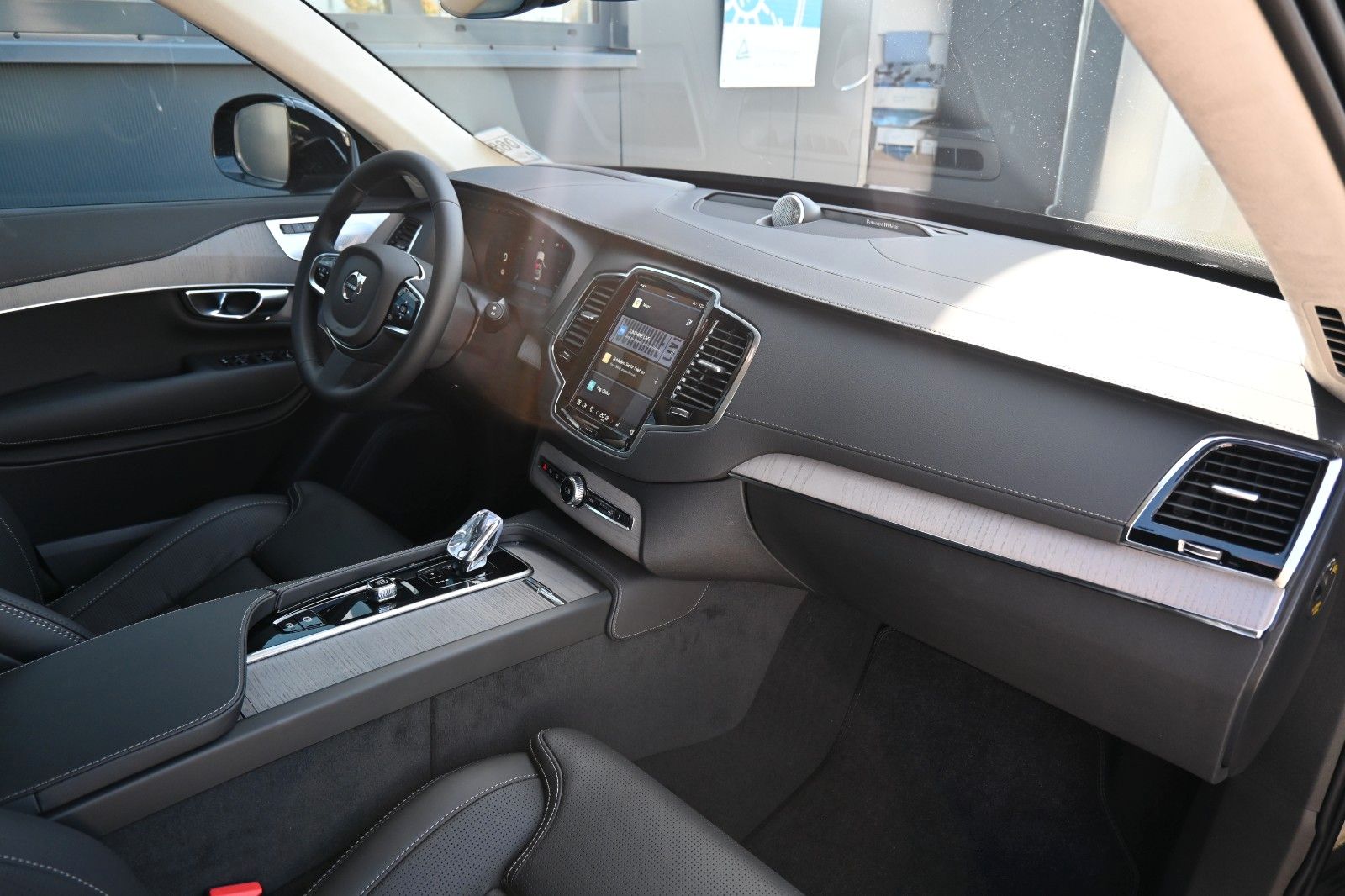 Fahrzeugabbildung Volvo XC90 T8 Recharge AWD Ultra Dark*LUFT*B&W*Massage
