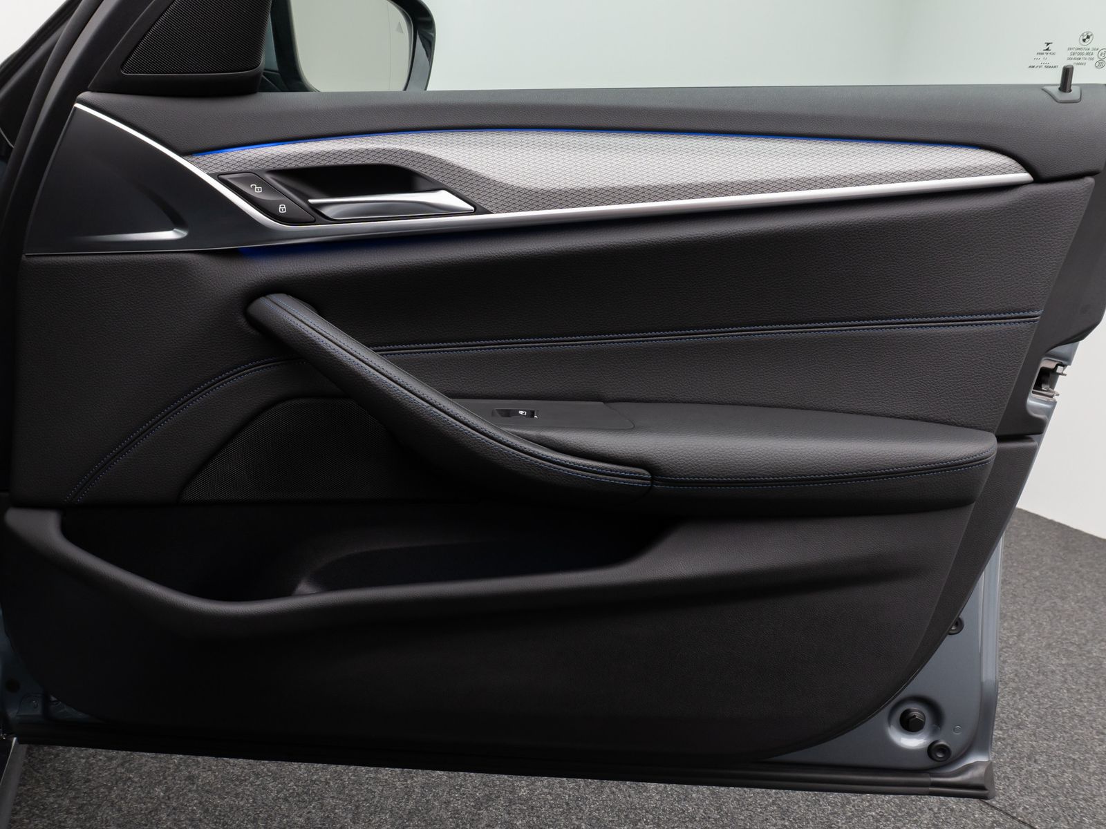 Fahrzeugabbildung BMW 530d xD M Sport Kamera HUD HiFi SoftCl Komfort
