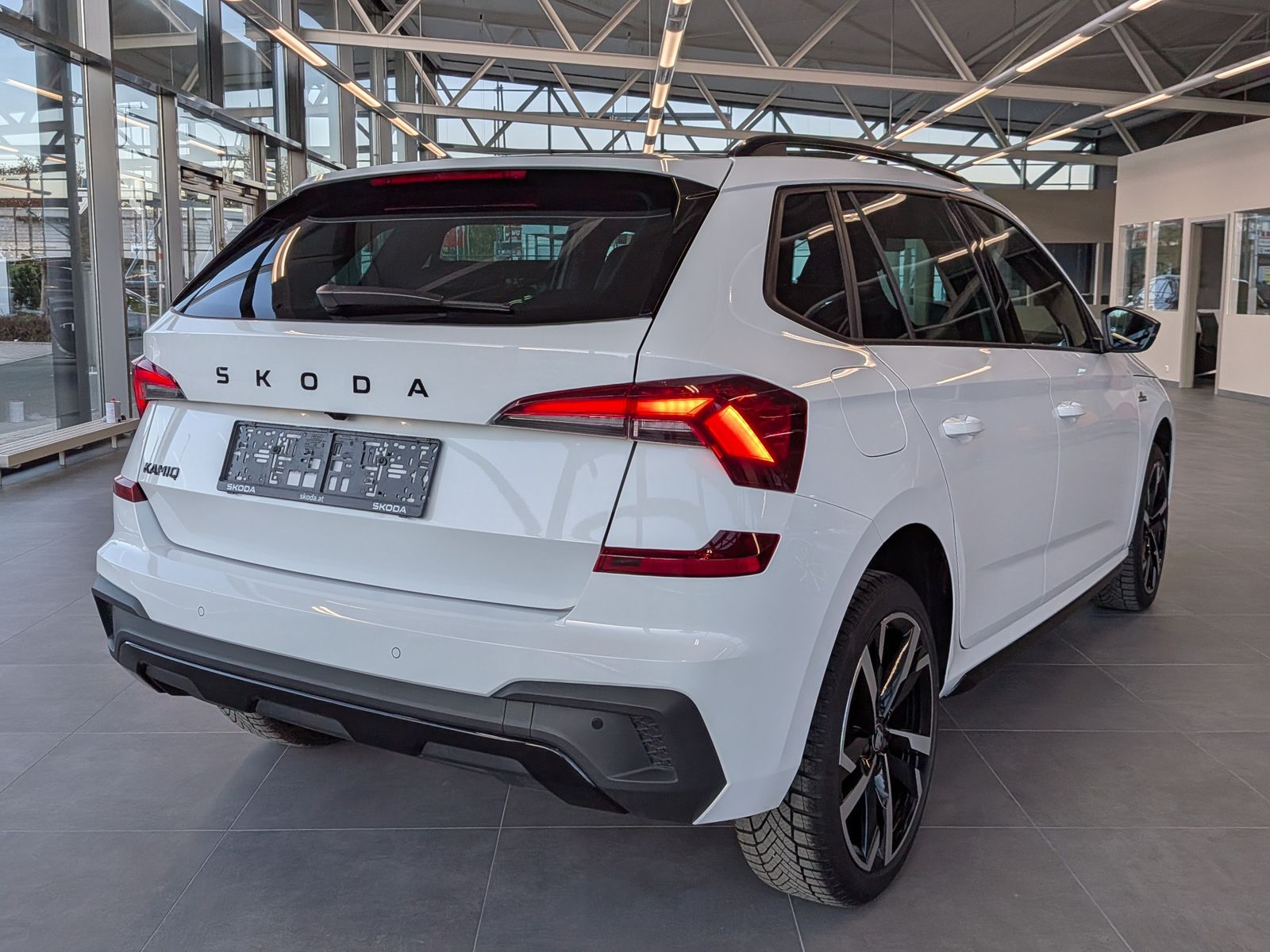 Fahrzeugabbildung SKODA Kamiq 1.5 TSI DSG Monte Carlo Pano Matrix 5J.GAR