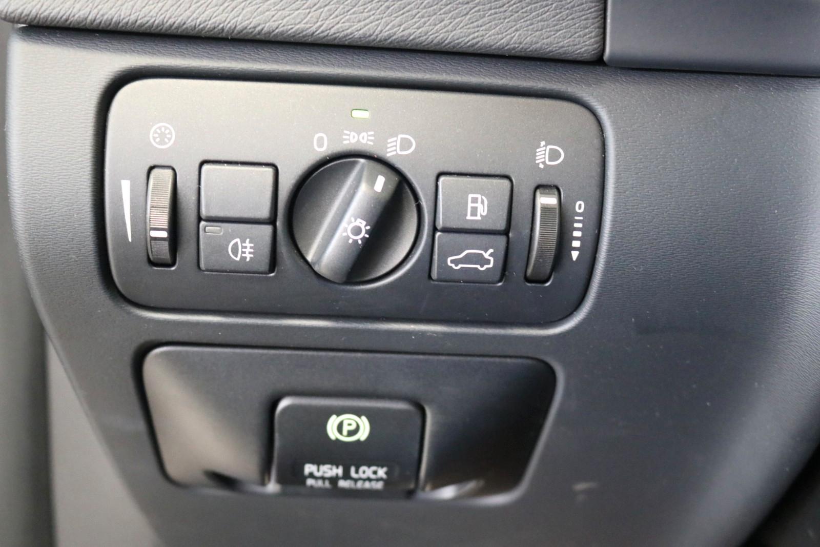 Volvo V60 2011 — photo 23