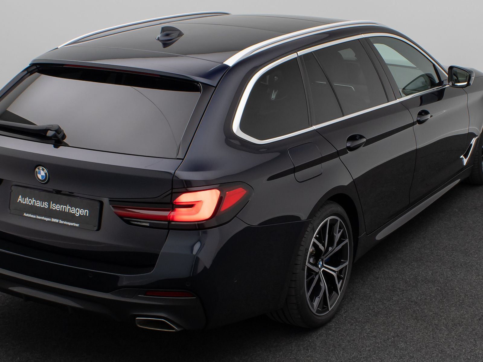 Fahrzeugabbildung BMW 530d M Sport Laser 4xKlima Panorama DAB HUD 19"