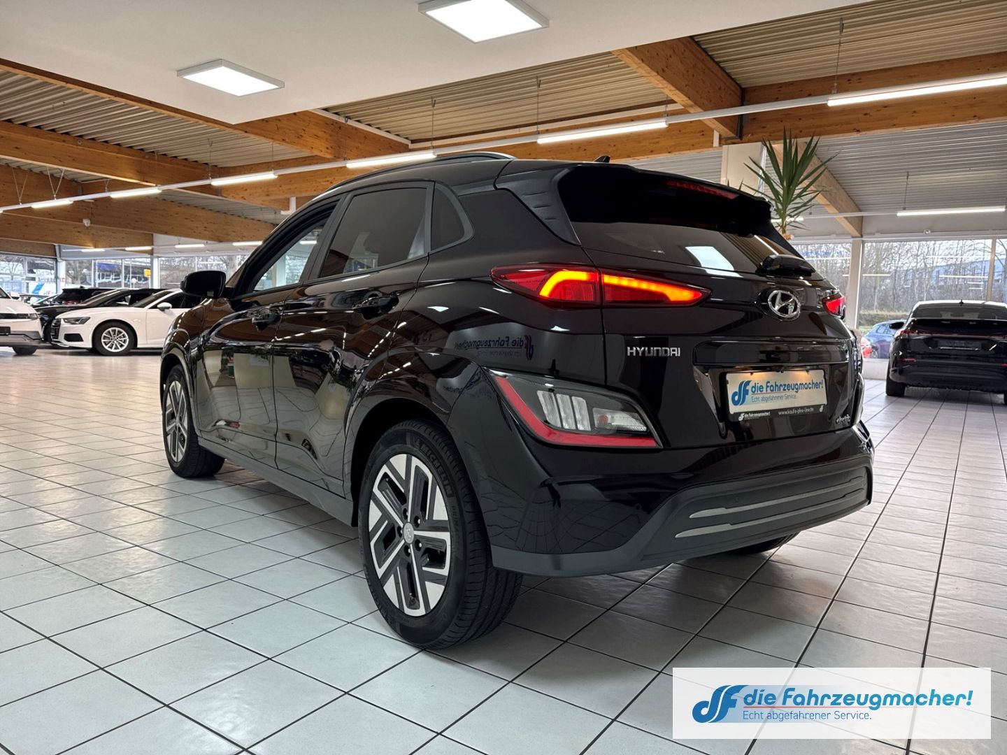 Fahrzeugabbildung Hyundai KONA Trend Elektro 2WD Navi Soundsystem LED ACC