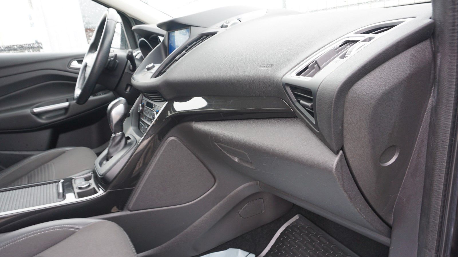 Fahrzeugabbildung Ford Kuga Titanium, Navi, Allrad, PDC, LED