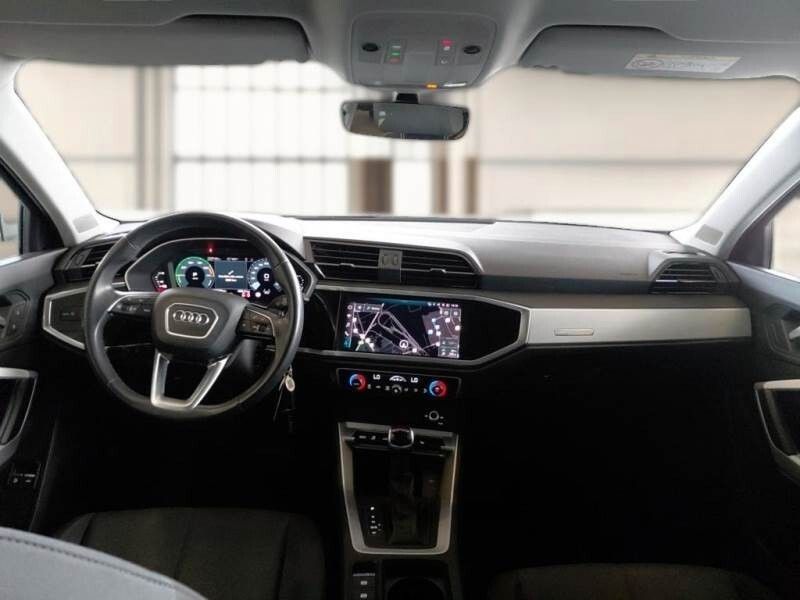 Audi Q3 45 TFSI e S tronic Business imagem 3