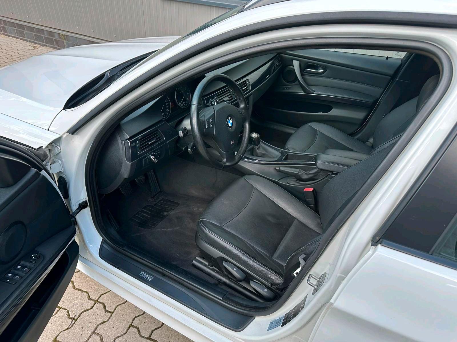 BMW 114 2009 — photo 13