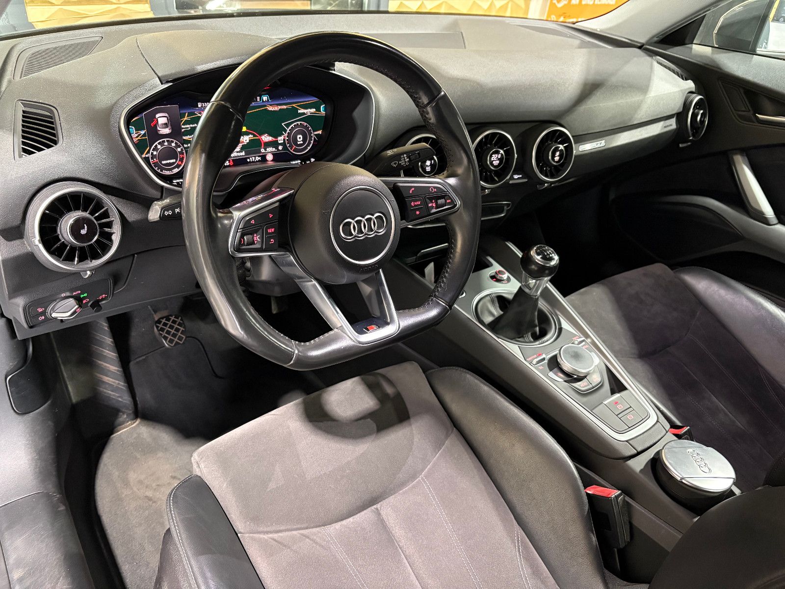Fahrzeugabbildung Audi TT Coupe 1.8 TFSI/SHZ/NAVI/PDC/ALCANTARA/4-SITZ/
