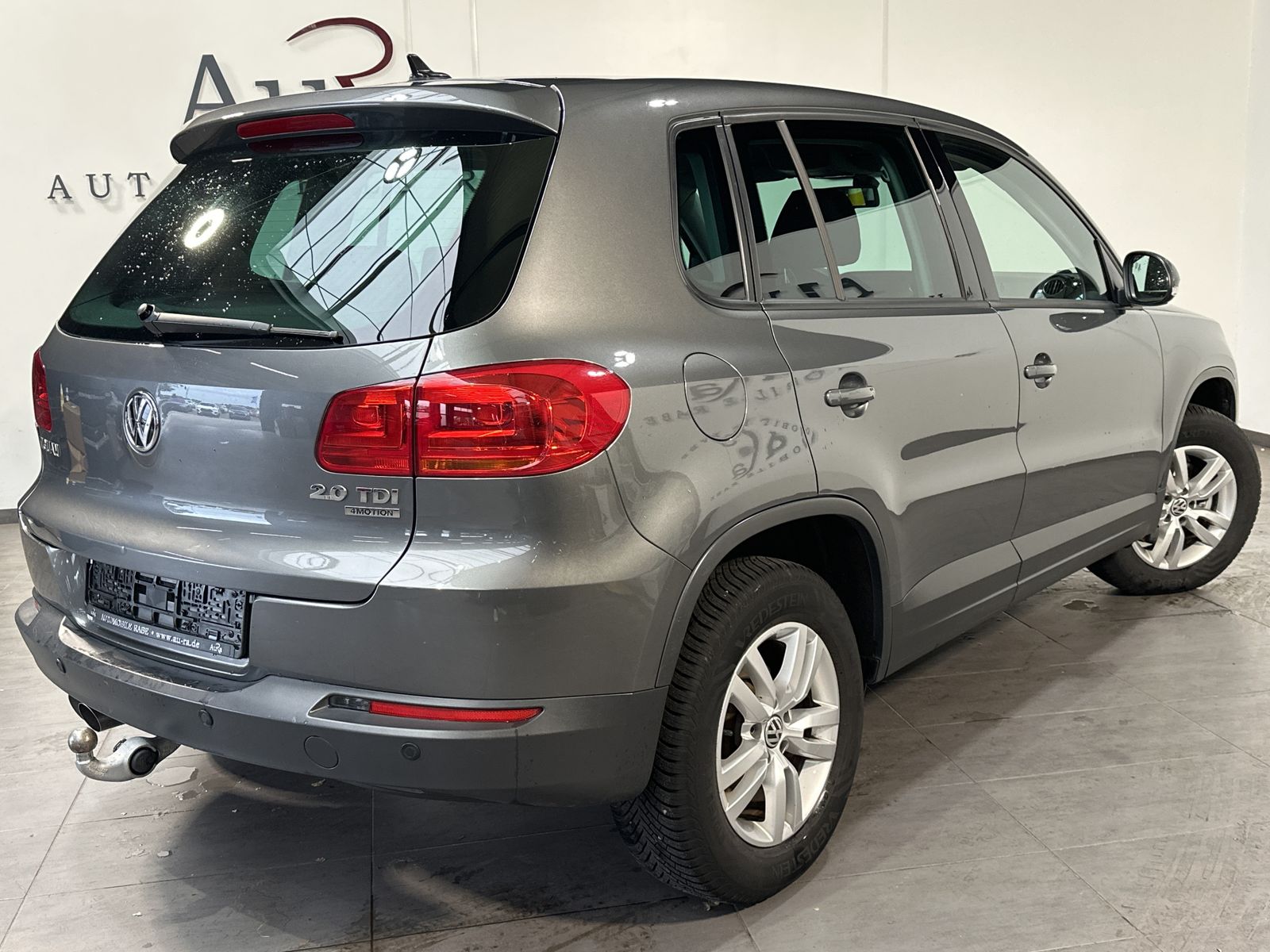 Fahrzeugabbildung Volkswagen Tiguan 2.0 TDI DSG Track&Field 4M NAV+XEN+AHK+KA
