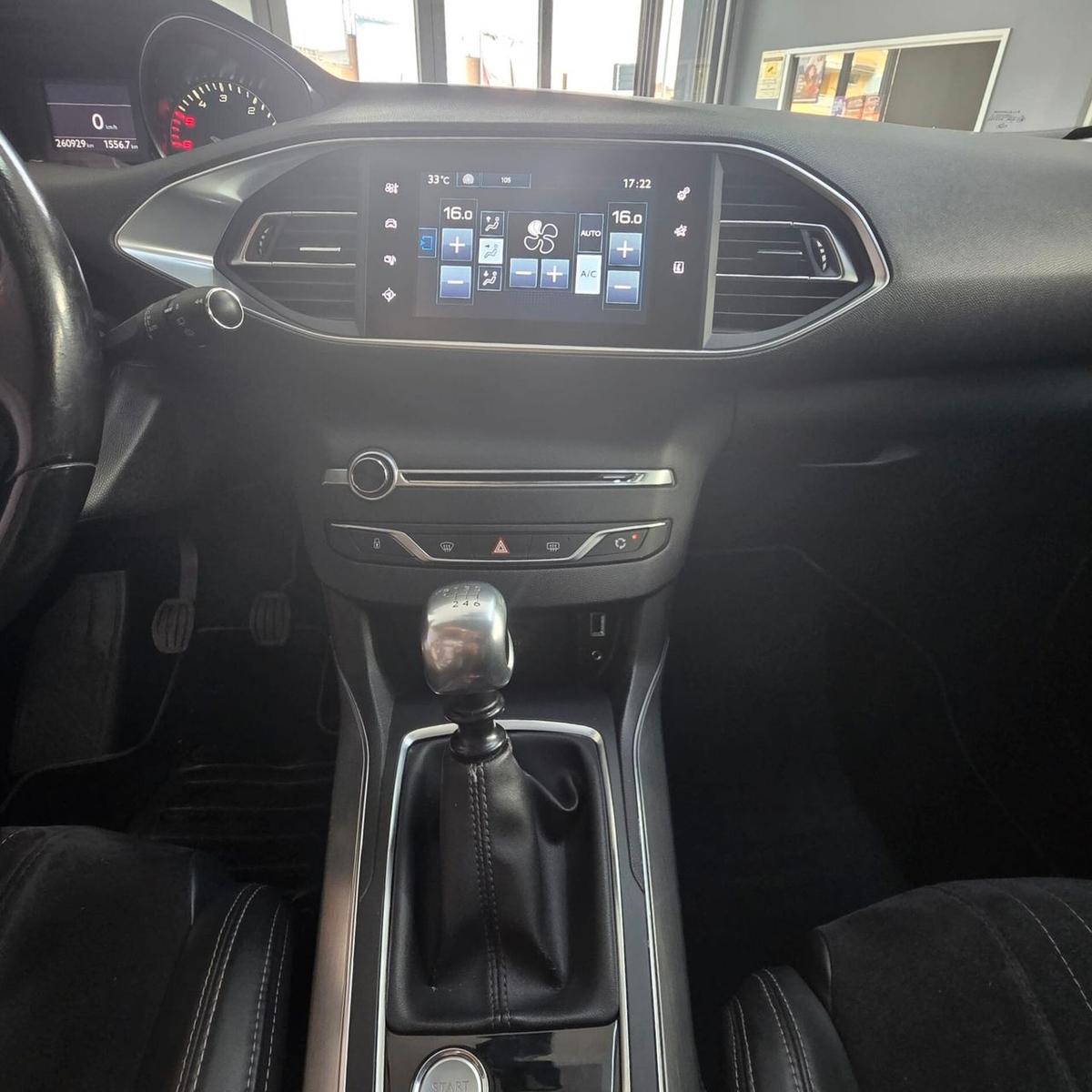 Peugeot 308 2015 — photo 10