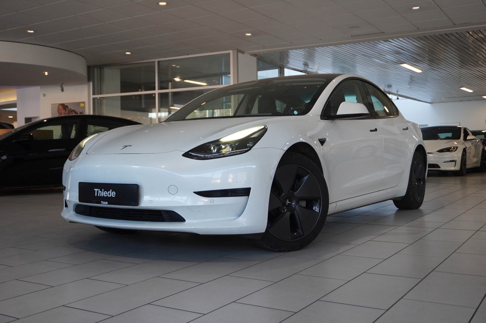 Fahrzeugabbildung Tesla Model 3 Standard Range Plus NAVI/KAMERA/SH/WÄRME