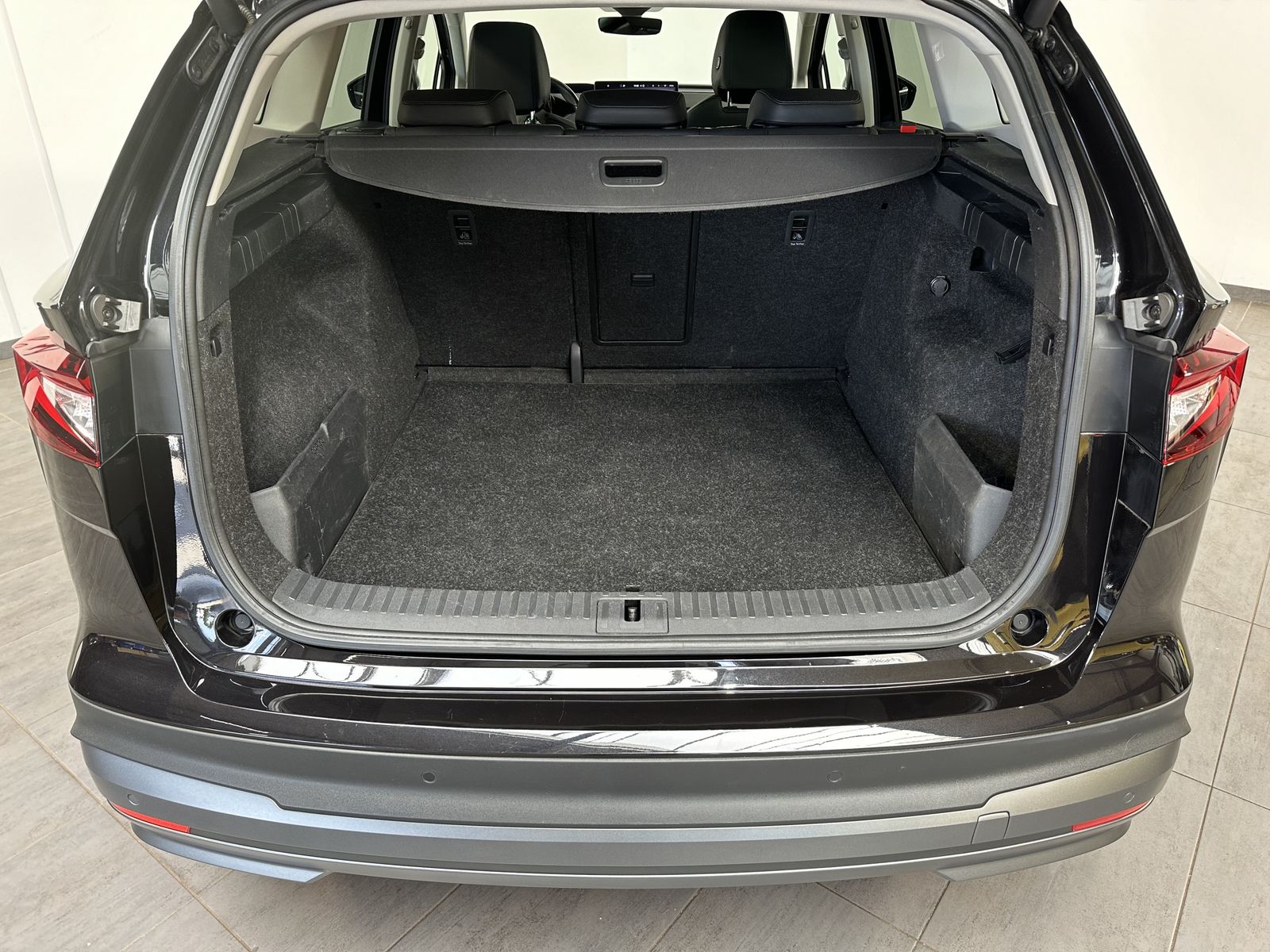 Fahrzeugabbildung SKODA Enyaq 80 Suite Drive Sport Plus NAV+LED+ACC+PANO