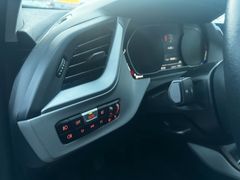 Fahrzeugabbildung BMW 118 1 Limousine 118 d Advantage LED PDC