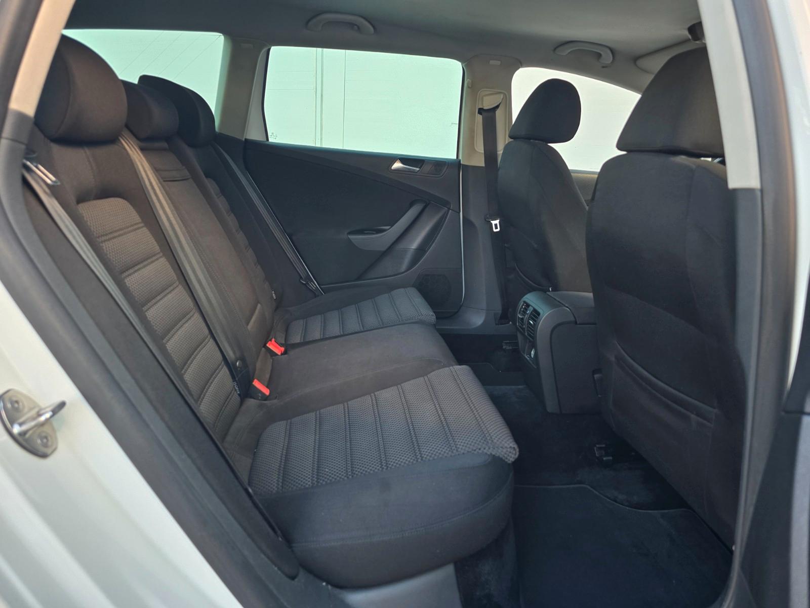 Volkswagen Passat 2009 — photo 11
