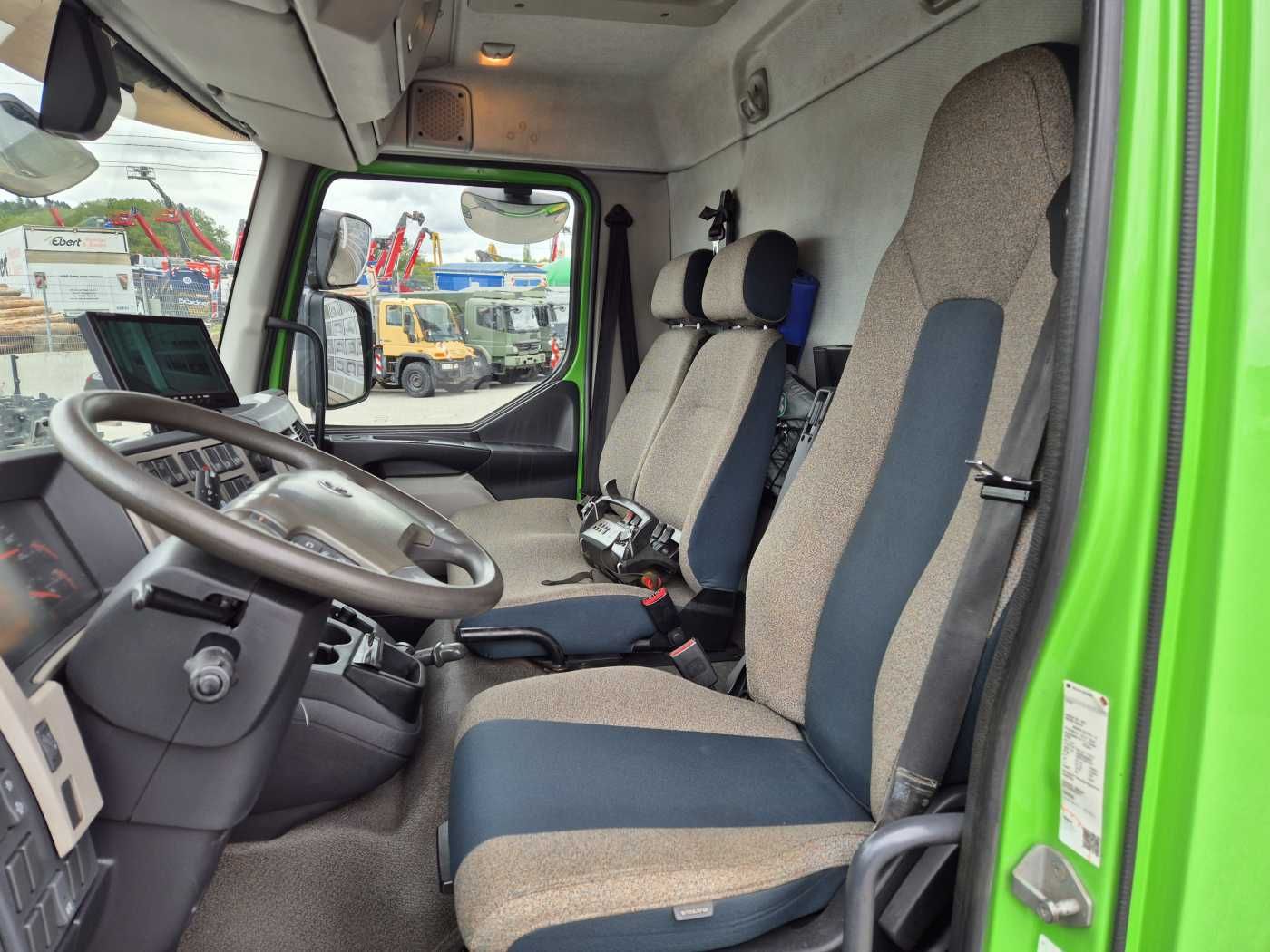 Fahrzeugabbildung Volvo FL 42 R Kran Hiab XS 088 Funk bis 14 m! Kamera