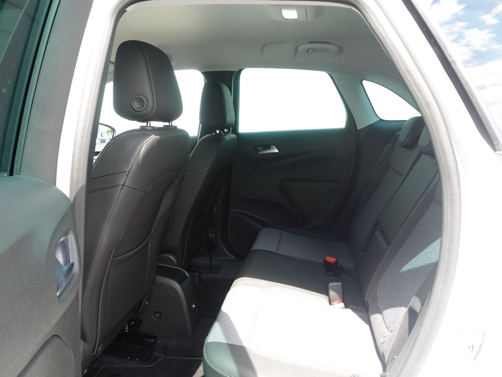 Fahrzeugabbildung Opel Crossland Elegance 1.2T,Navi,Kamera,Sitzhz,Allw.