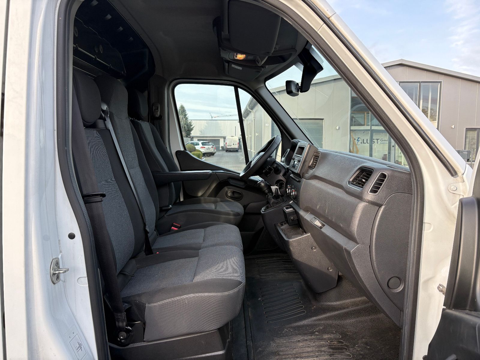 Fahrzeugabbildung Renault Master III Kasten L3H2 HKa 3,5t/KÜHLWAGEN/3-SITZ