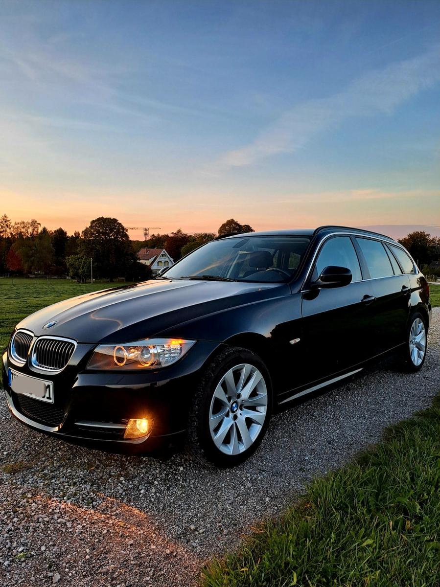 BMW 318 2012 — rear view