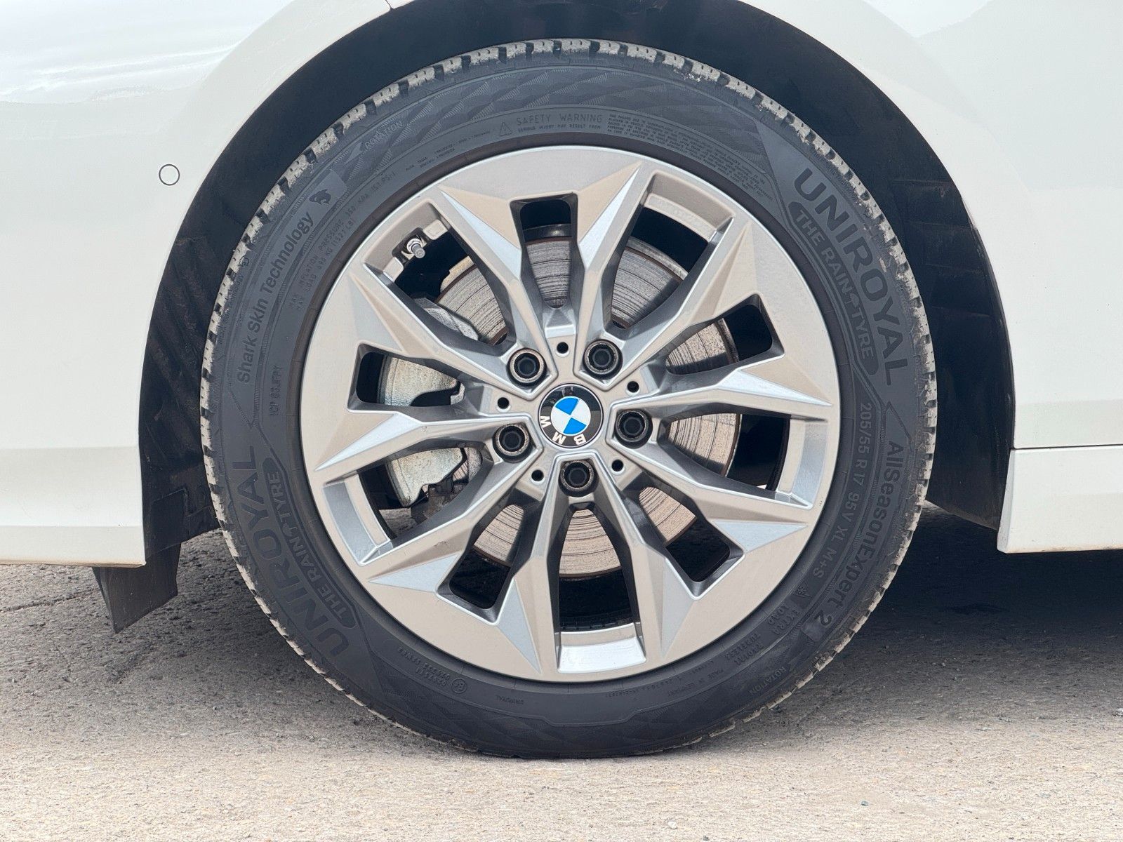 Fahrzeugabbildung BMW 120i Aut. Adap. LED CAM SHZ LHZ KZG CarPlay