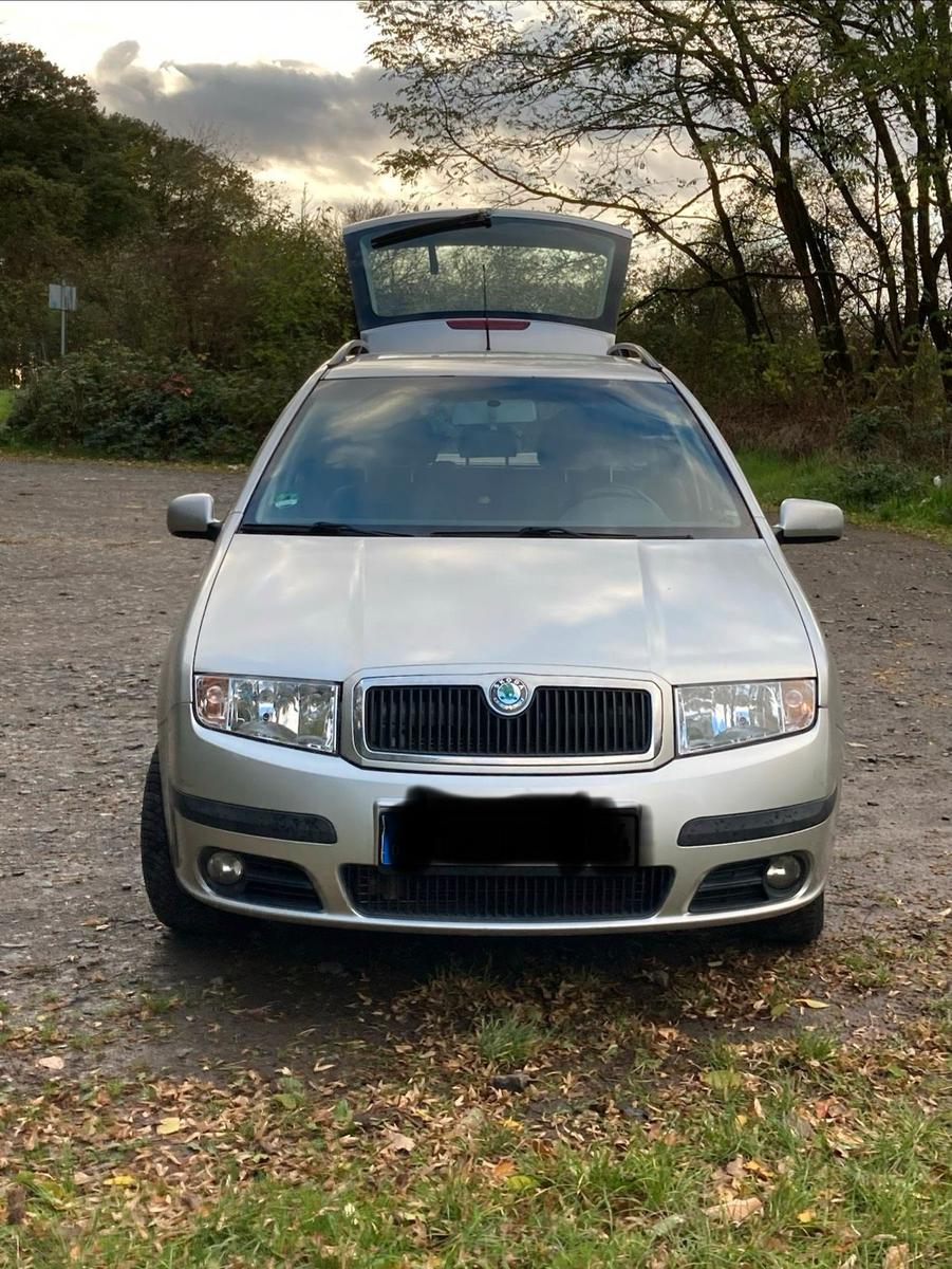 Skoda Fabia 2006 — rear view