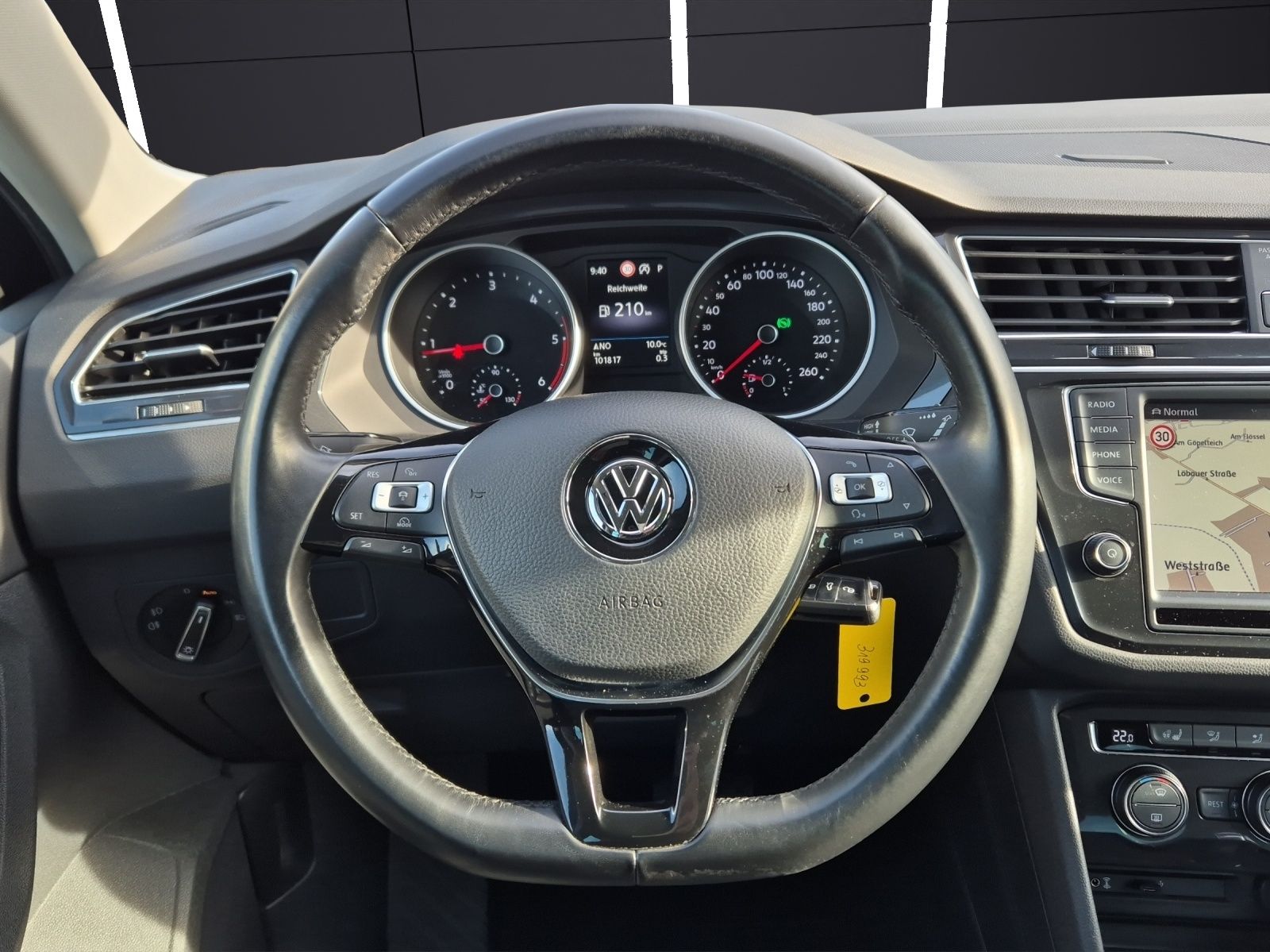 Fahrzeugabbildung Volkswagen Tiguan TDI Highline DSG 4M LED AHK Navi ACC PDC